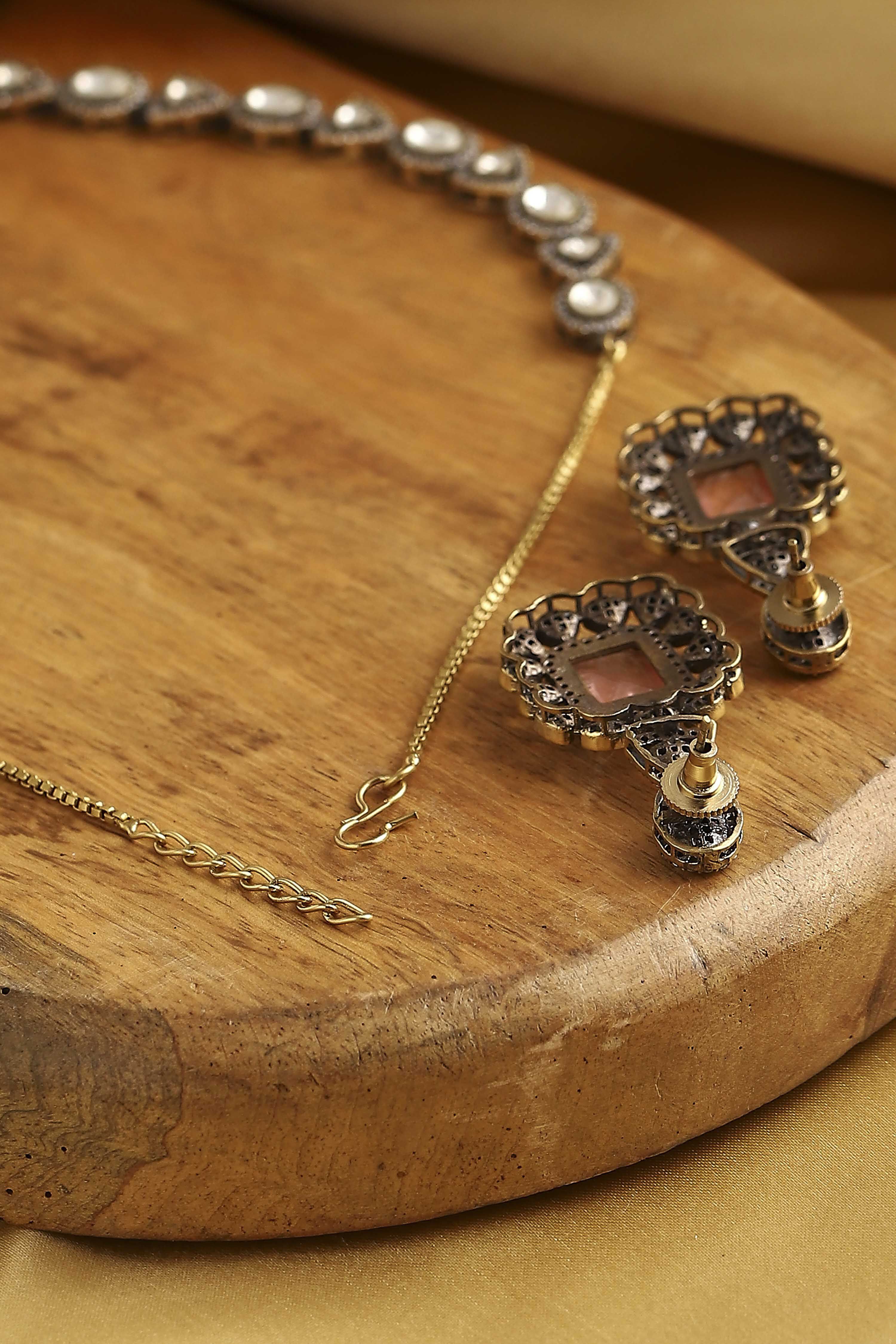 Light Pink Necklace Set image number 2
