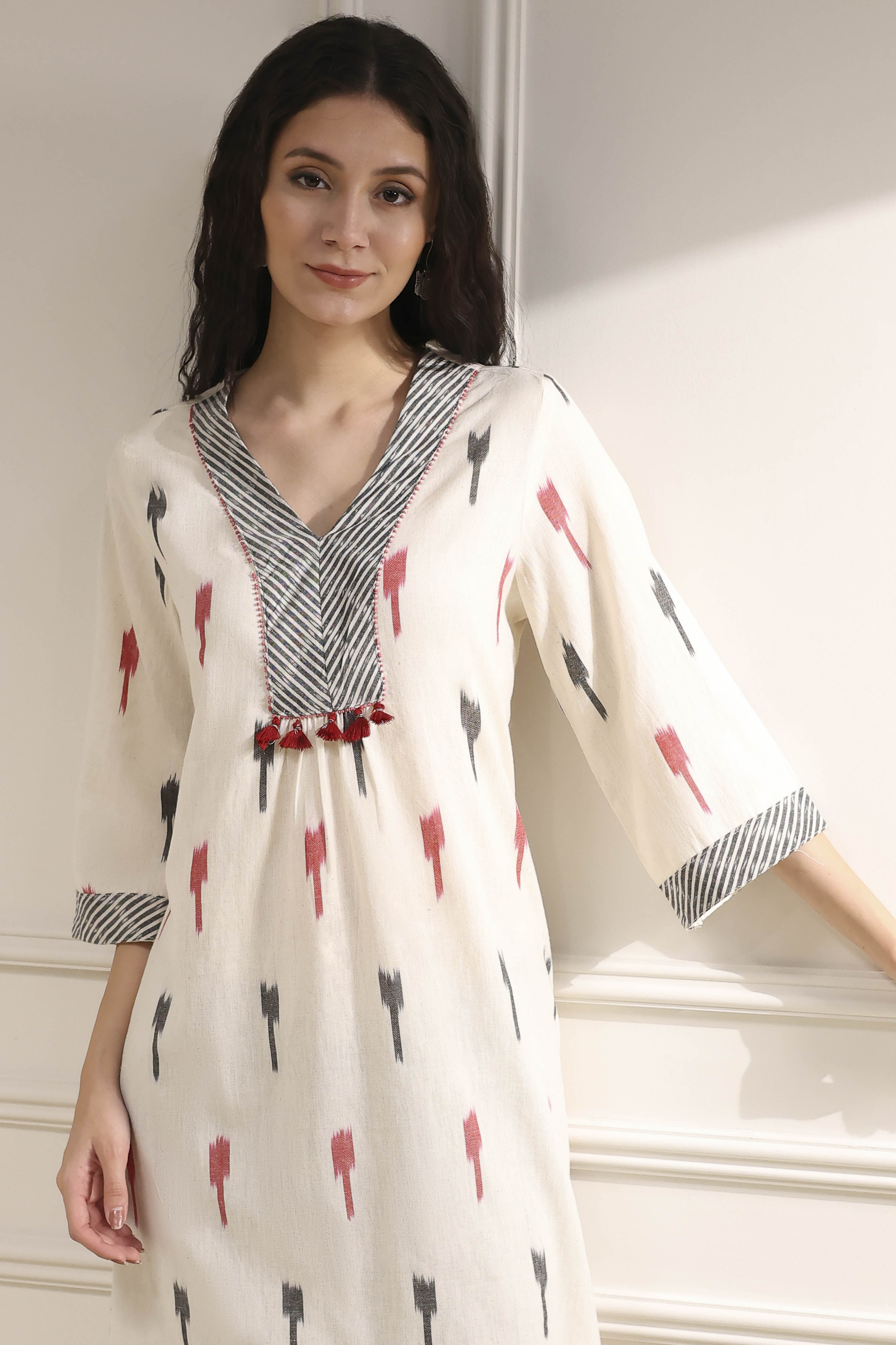 Off-White Cotton Ikat Straight Kurta image number 1