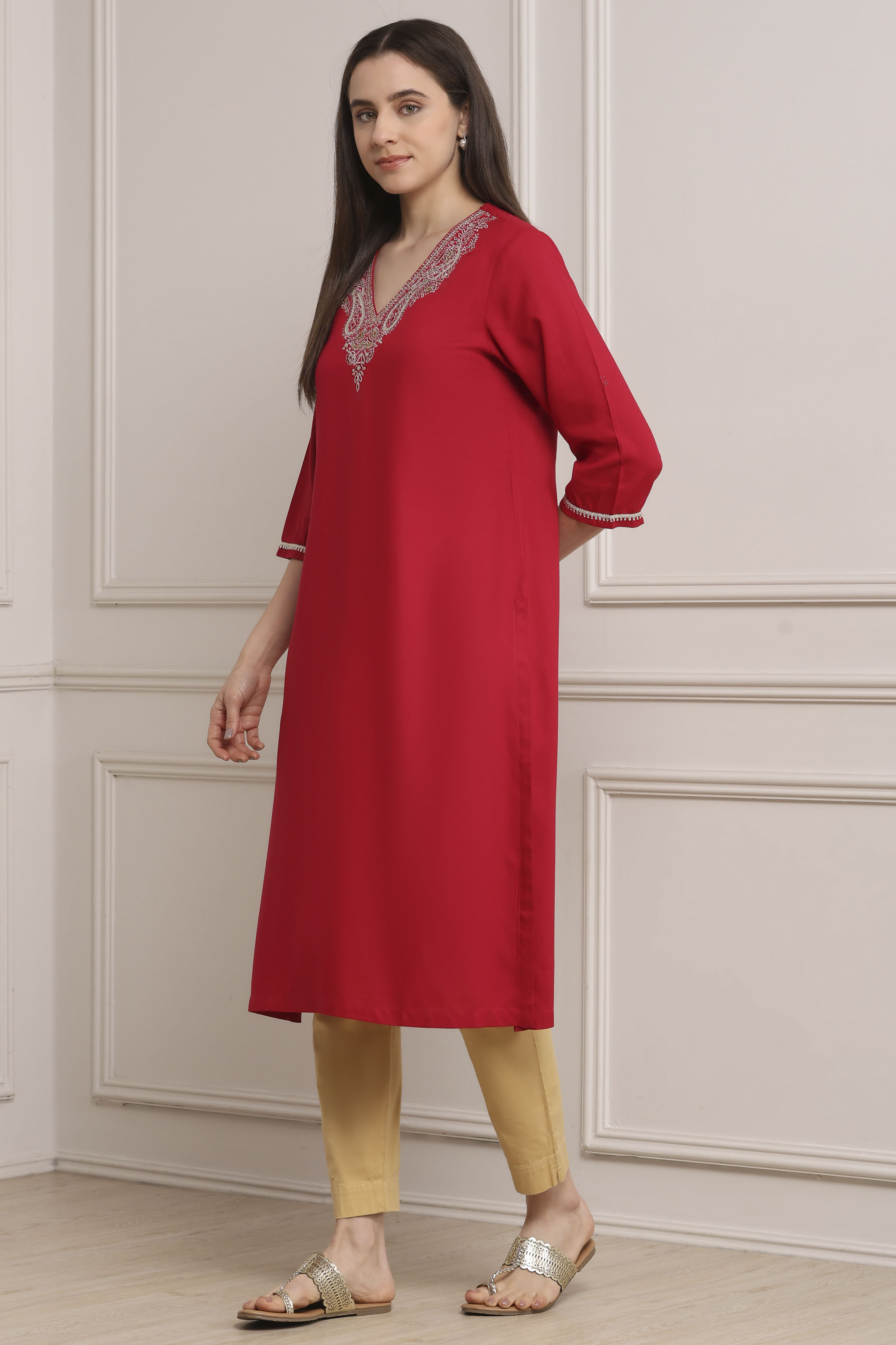 Red Solid Straight Kurta image number 2