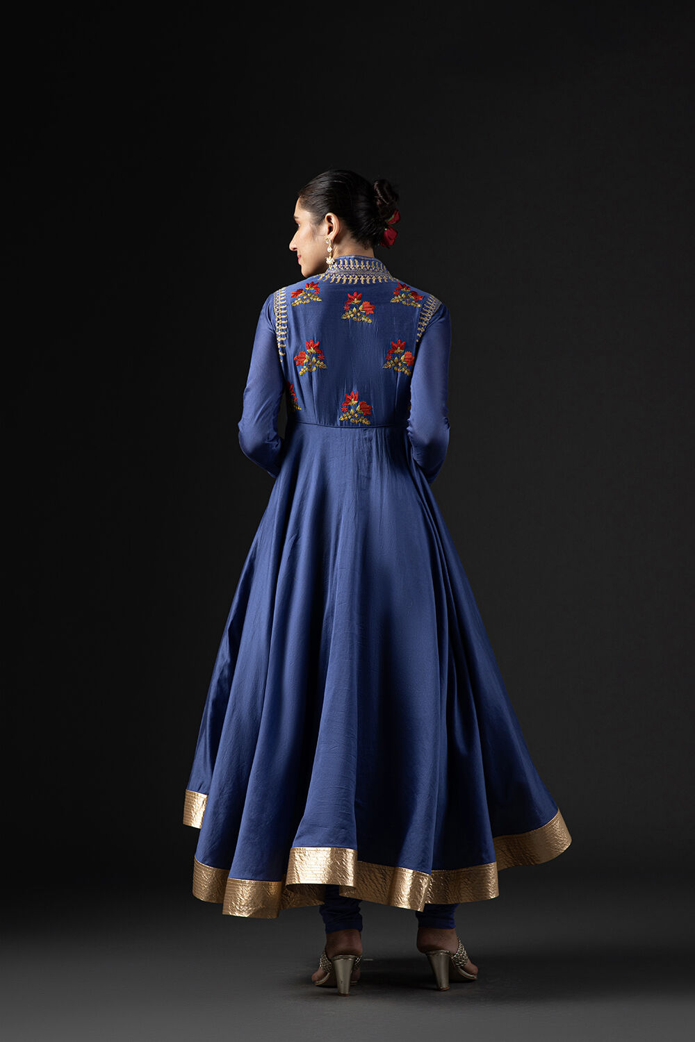 Blue Cotton Silk Embroidered Suit Set image number 5