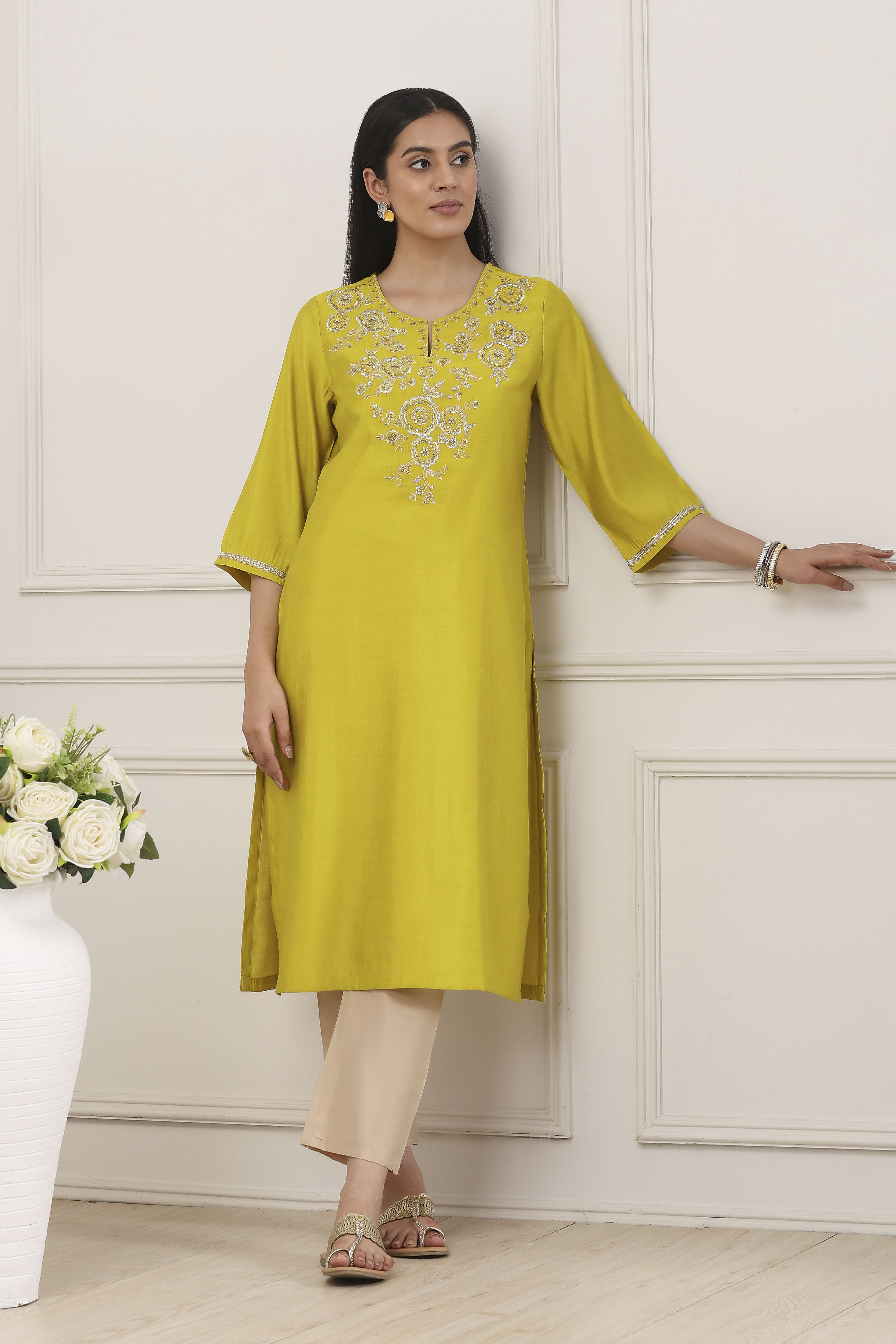 Green Sequined Embroidered Straight Kurta image number 0
