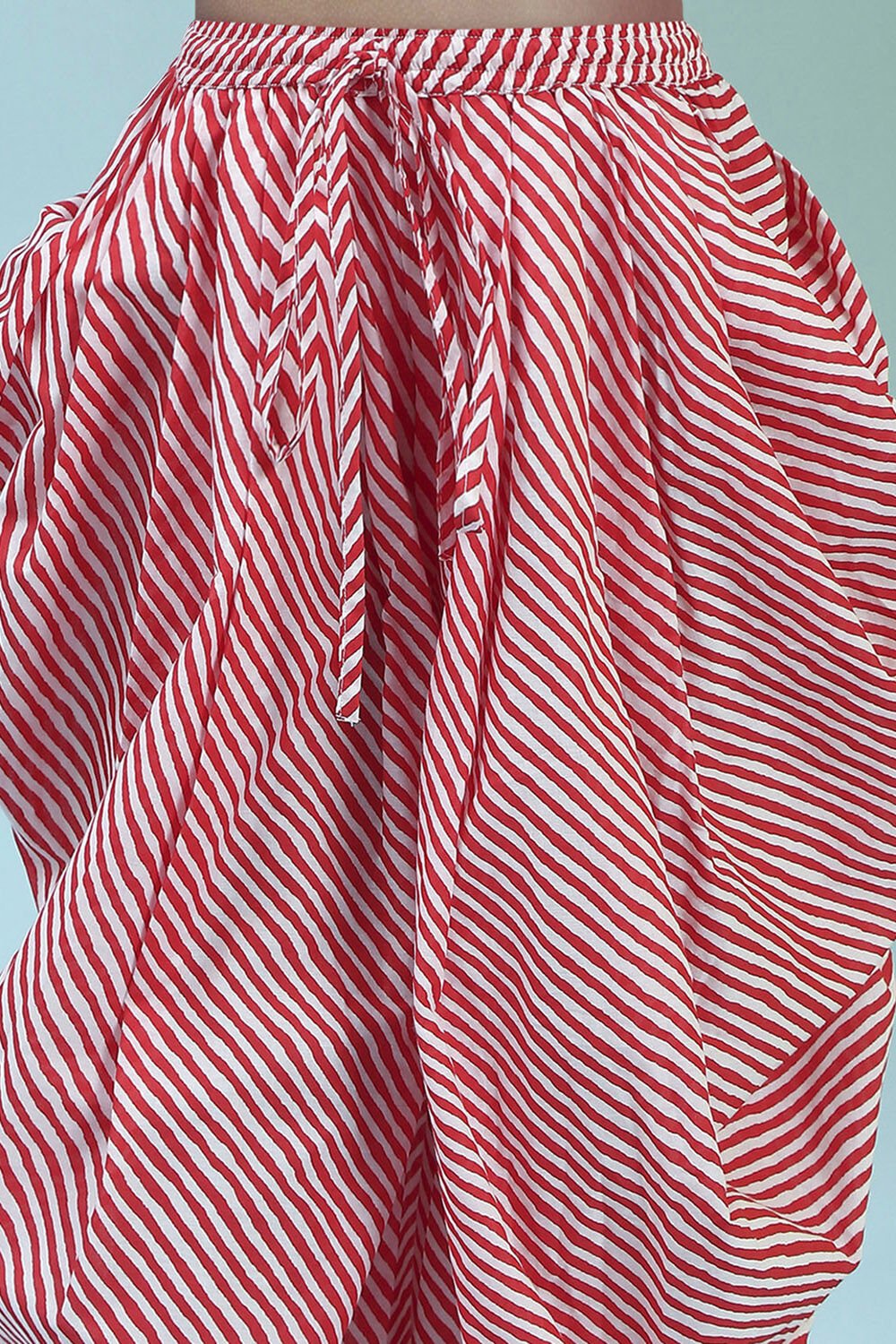 White and Red Cotton Gathered Kurta Set image number 2