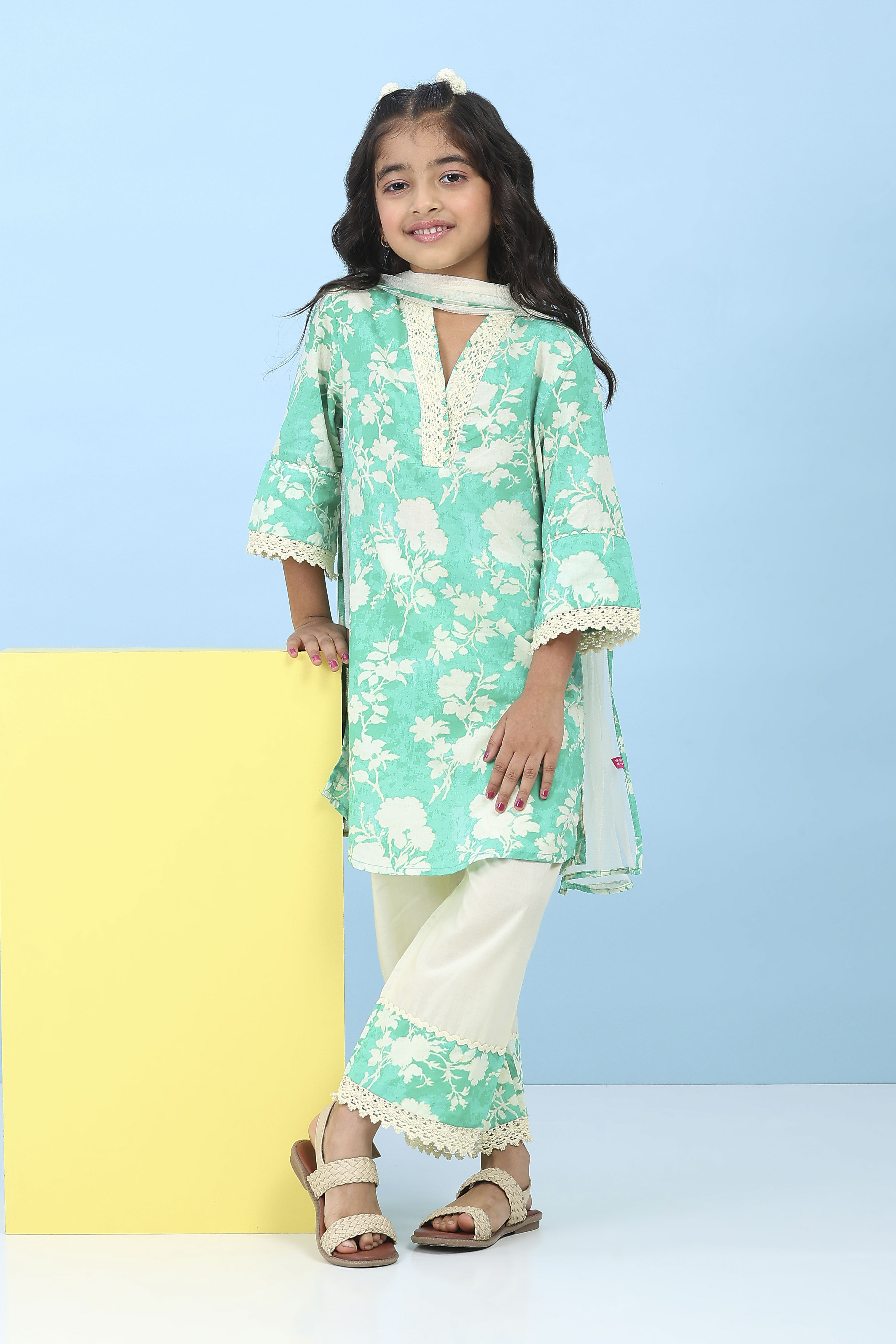 Green Cotton Floral Lace Trim Straight Suit Set image number 5
