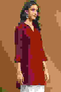 Crimson Red Solid Shirt Collar Straight Short Kurti image number 4