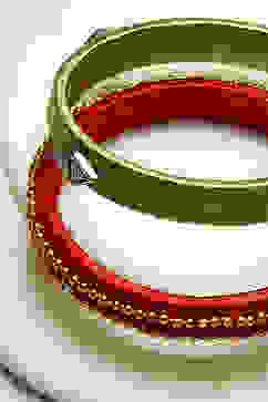 Red & Green Plastic-Thread Bangles image number 1