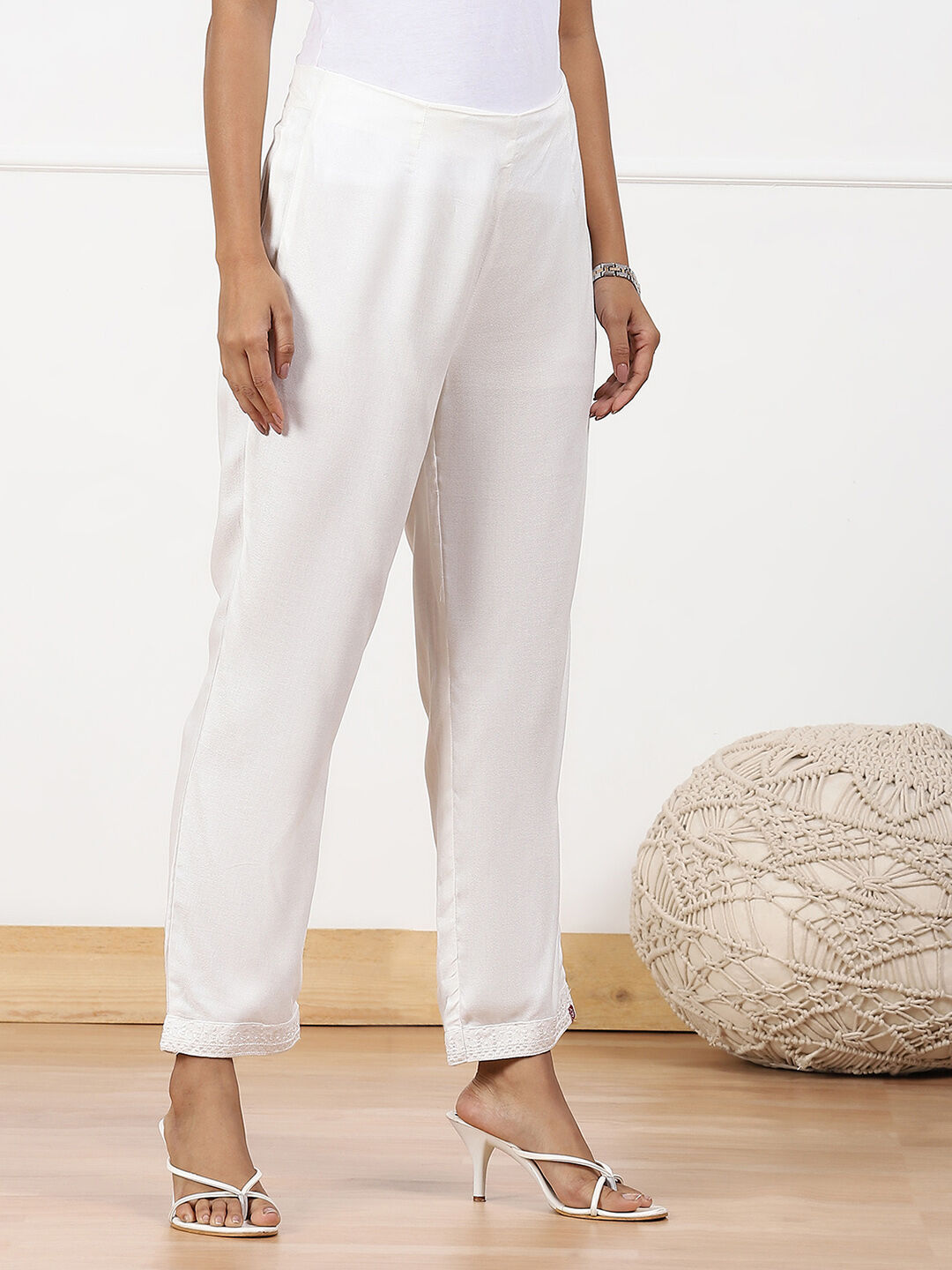 Maroon Viscose Slim Solid Pants image number 3