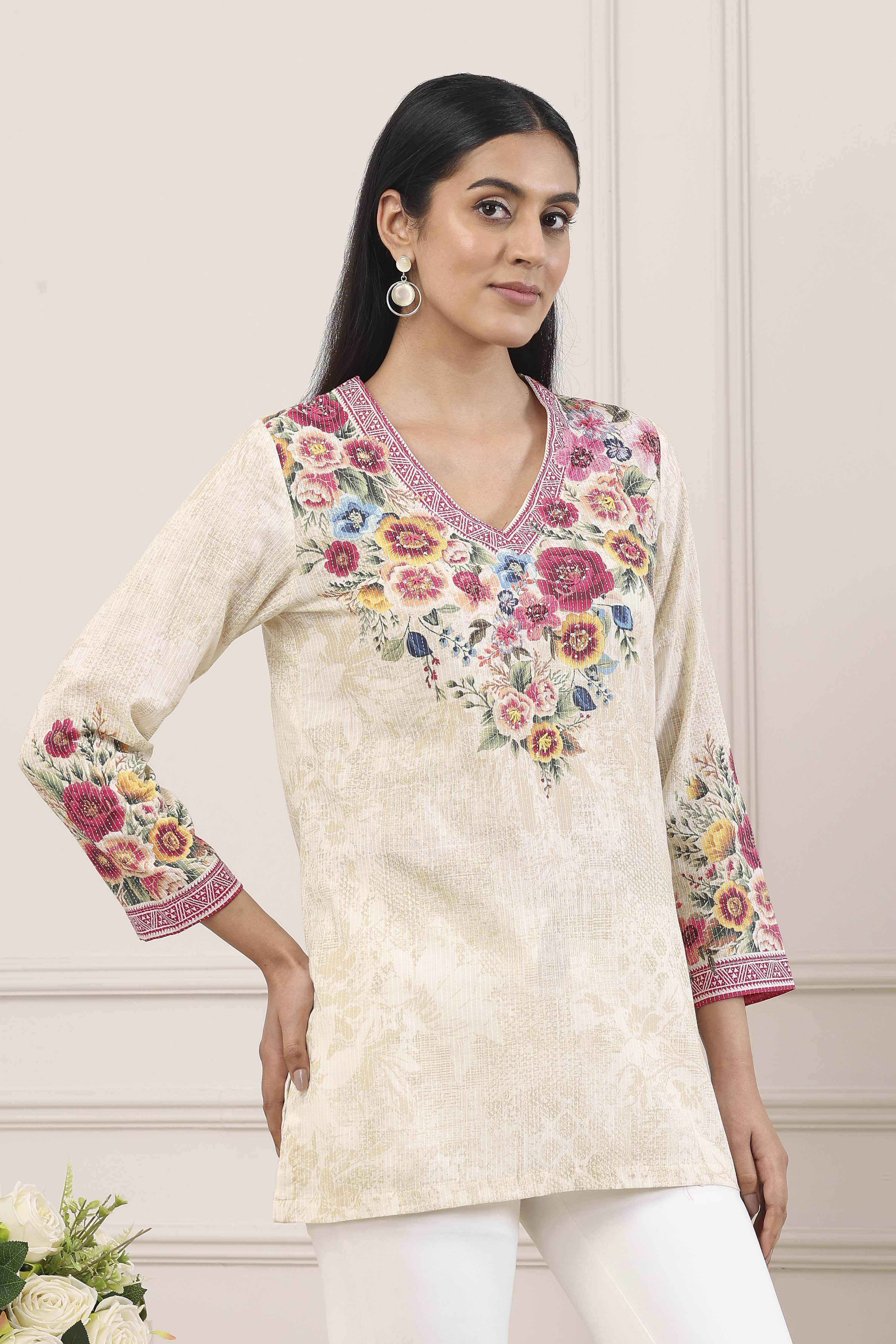Beige & Pink Floral Yoke Straight Kurti image number 4