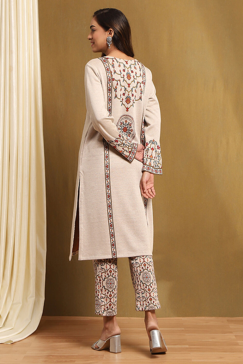Ivory Jacquard Printed Straight Winter wear Kurta Set image number 4