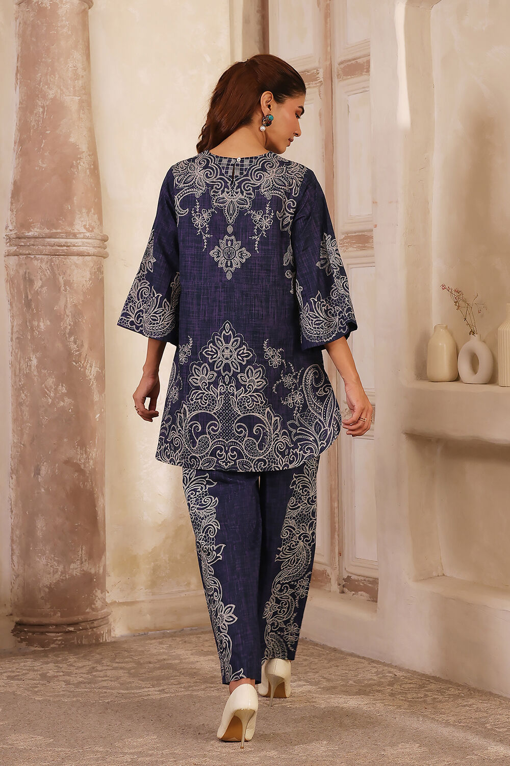 Blue Cotton floral Printed Straight Kurta Set image number 4