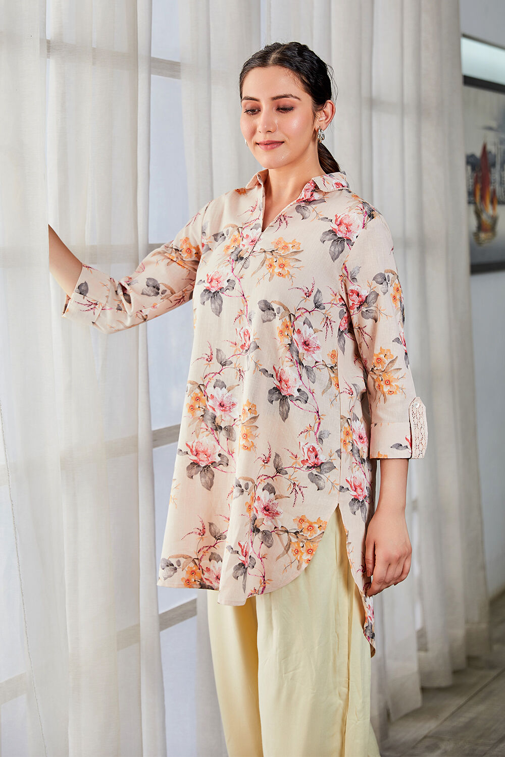 Beige Cotton Floral Printed Straight Kurta image number 2