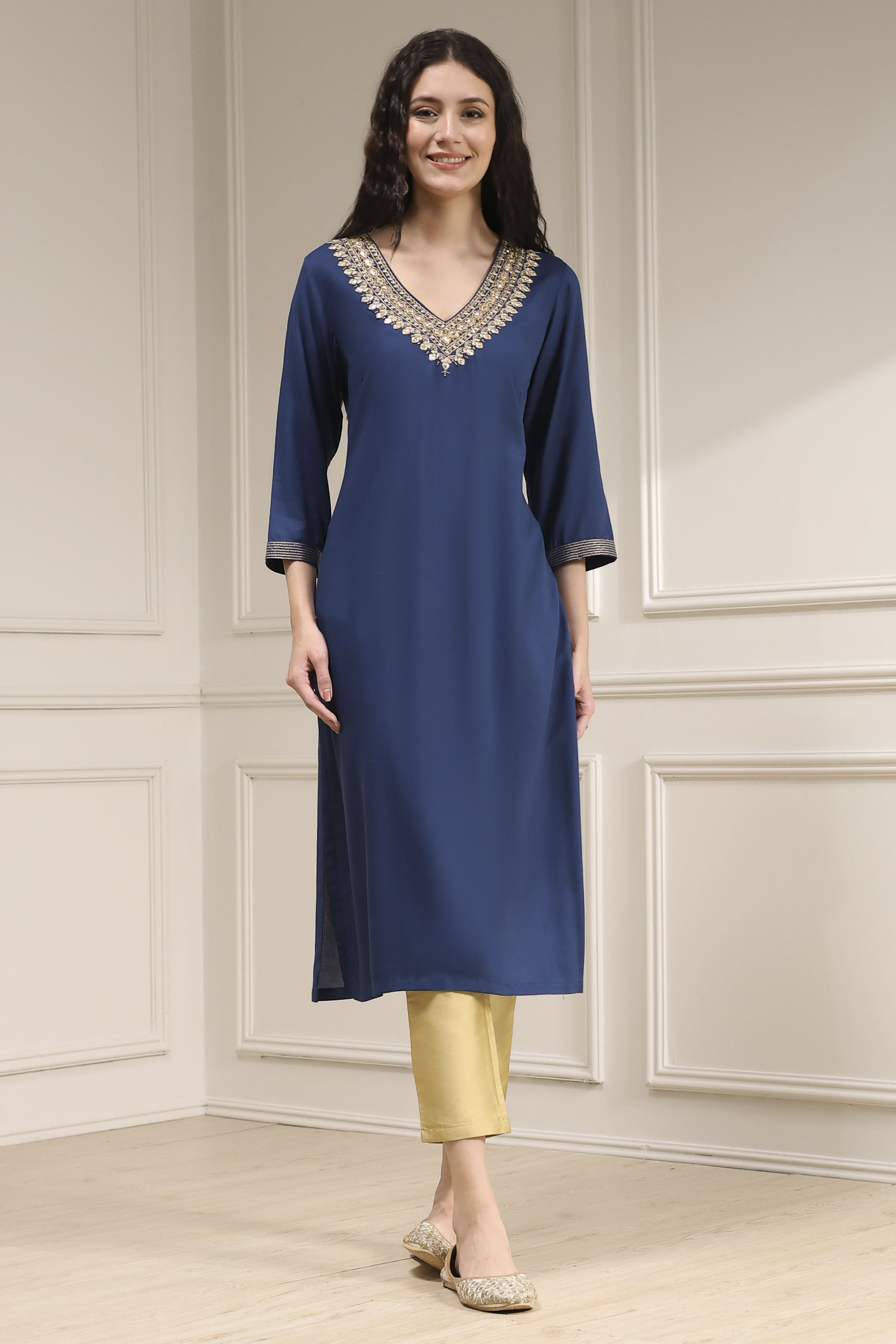 Red Solid Straight Kurta image number 5