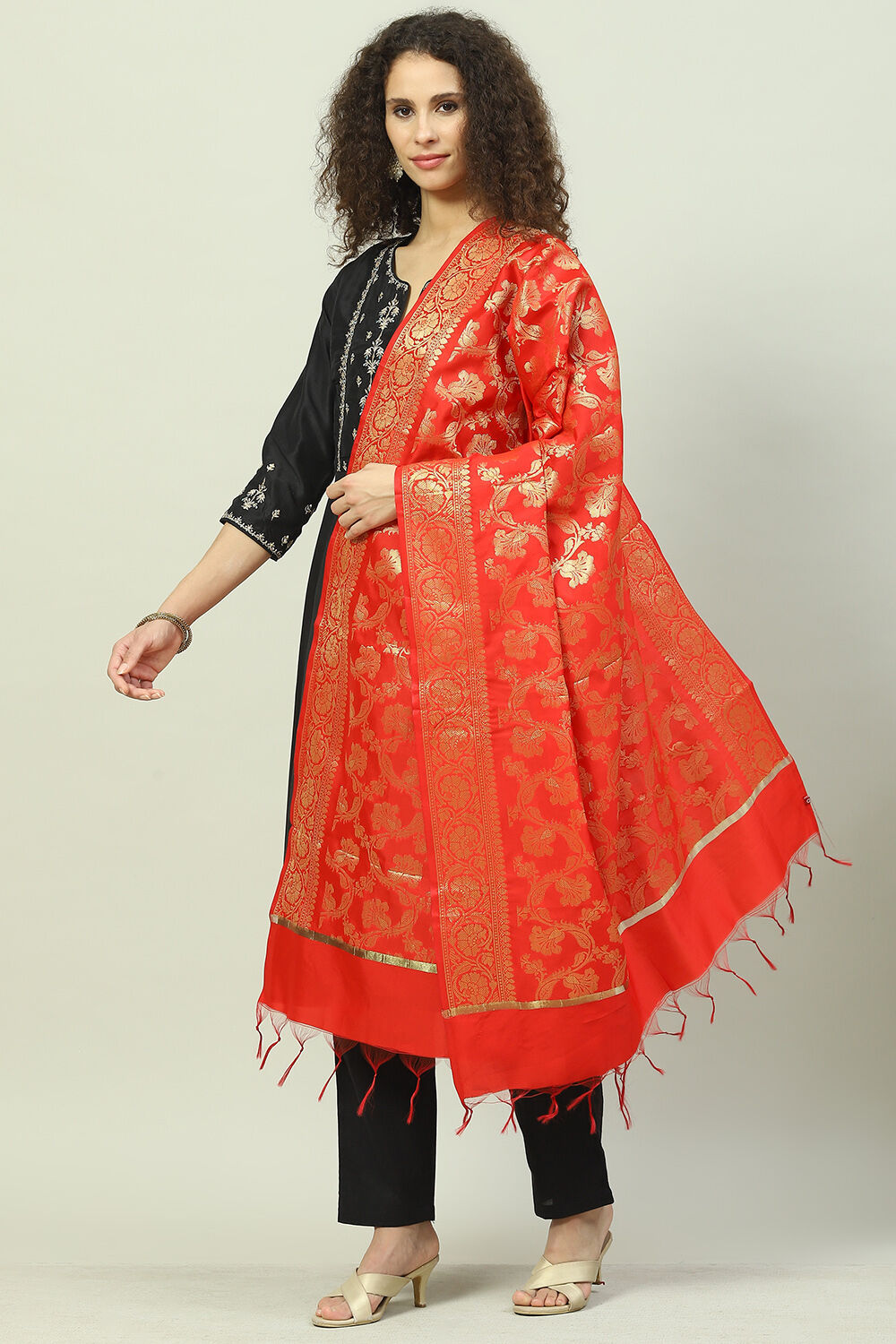 Fuschia Art Silk Yarndyed Dupatta image number 2