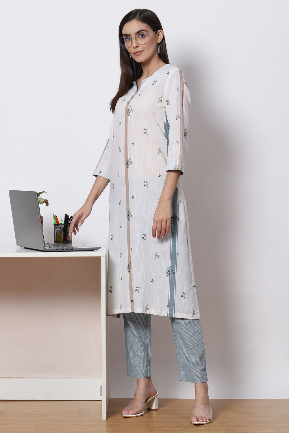 White Mint Cotton Straight Fusion Printed Kurta Set image number 6