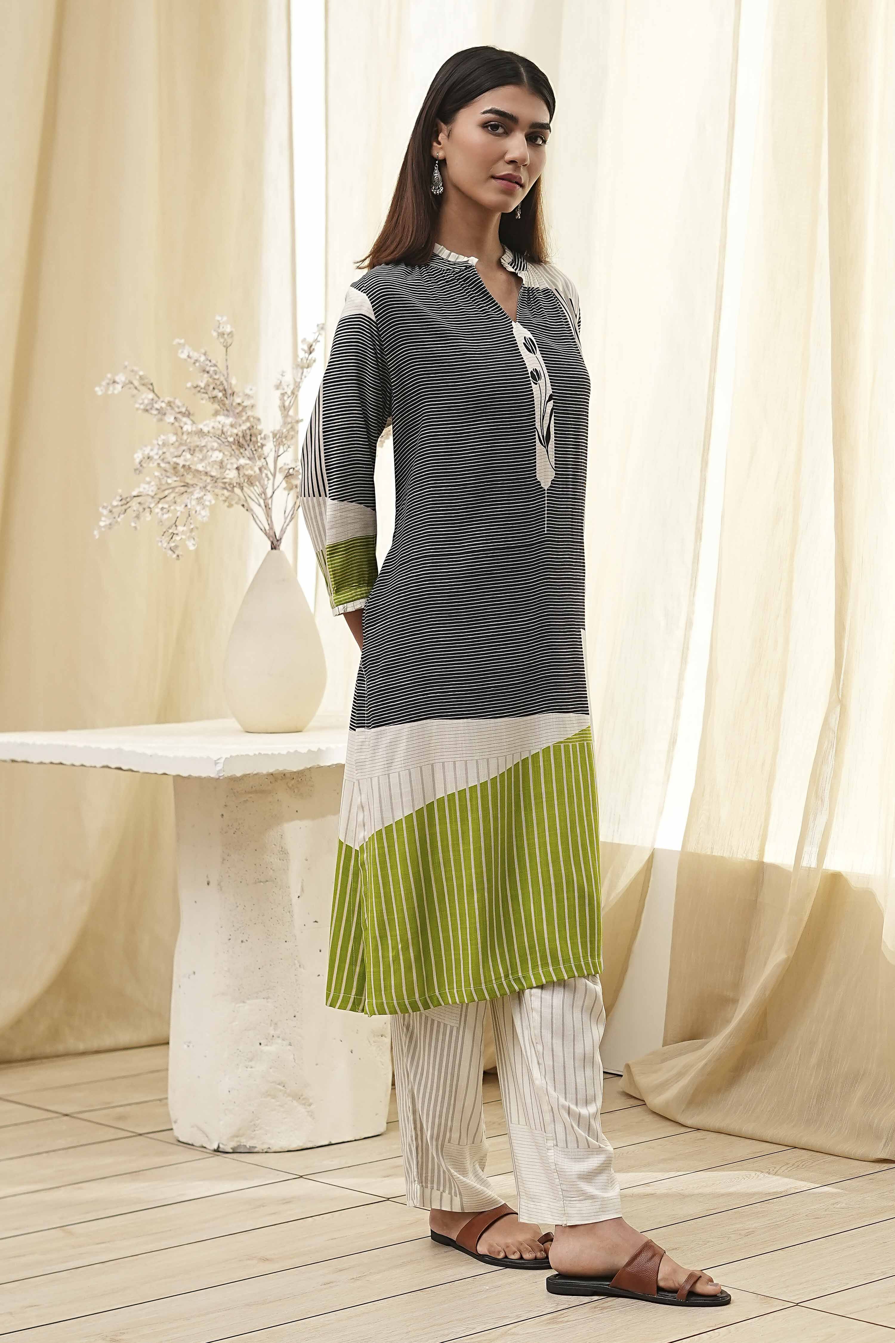Black and Off-White Straight Printed Kurta Set image number 5