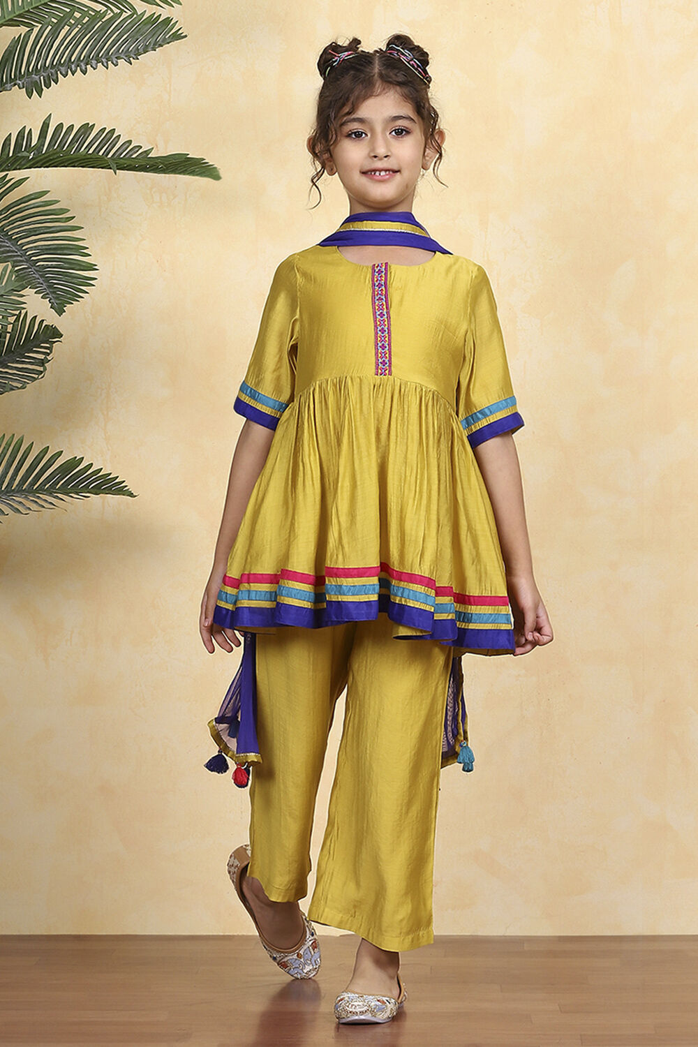 Green Polyester Blend Solid Gathered Suit Set image number 6