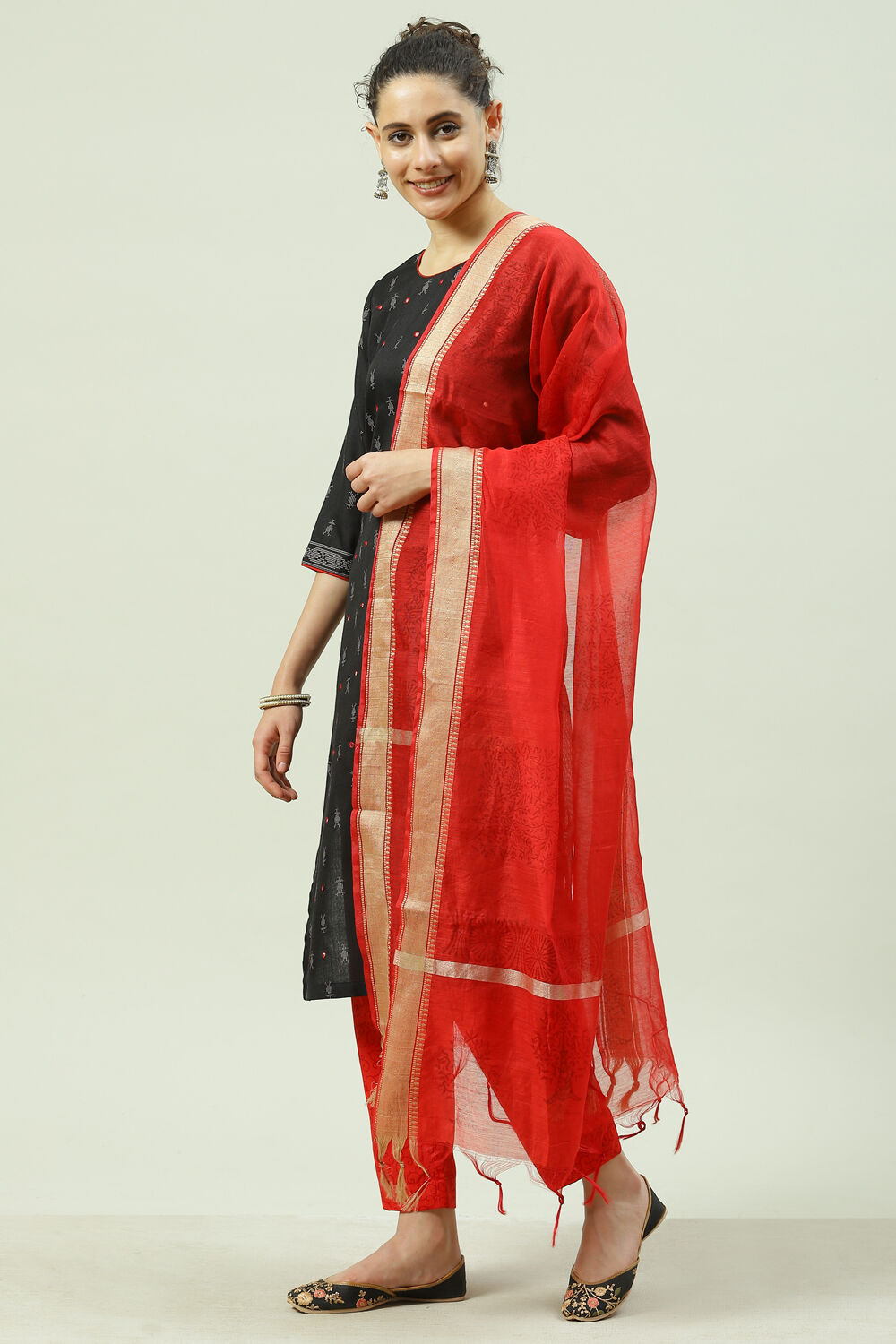 Black Cotton Screen Print Unstitched Suit Set image number 5