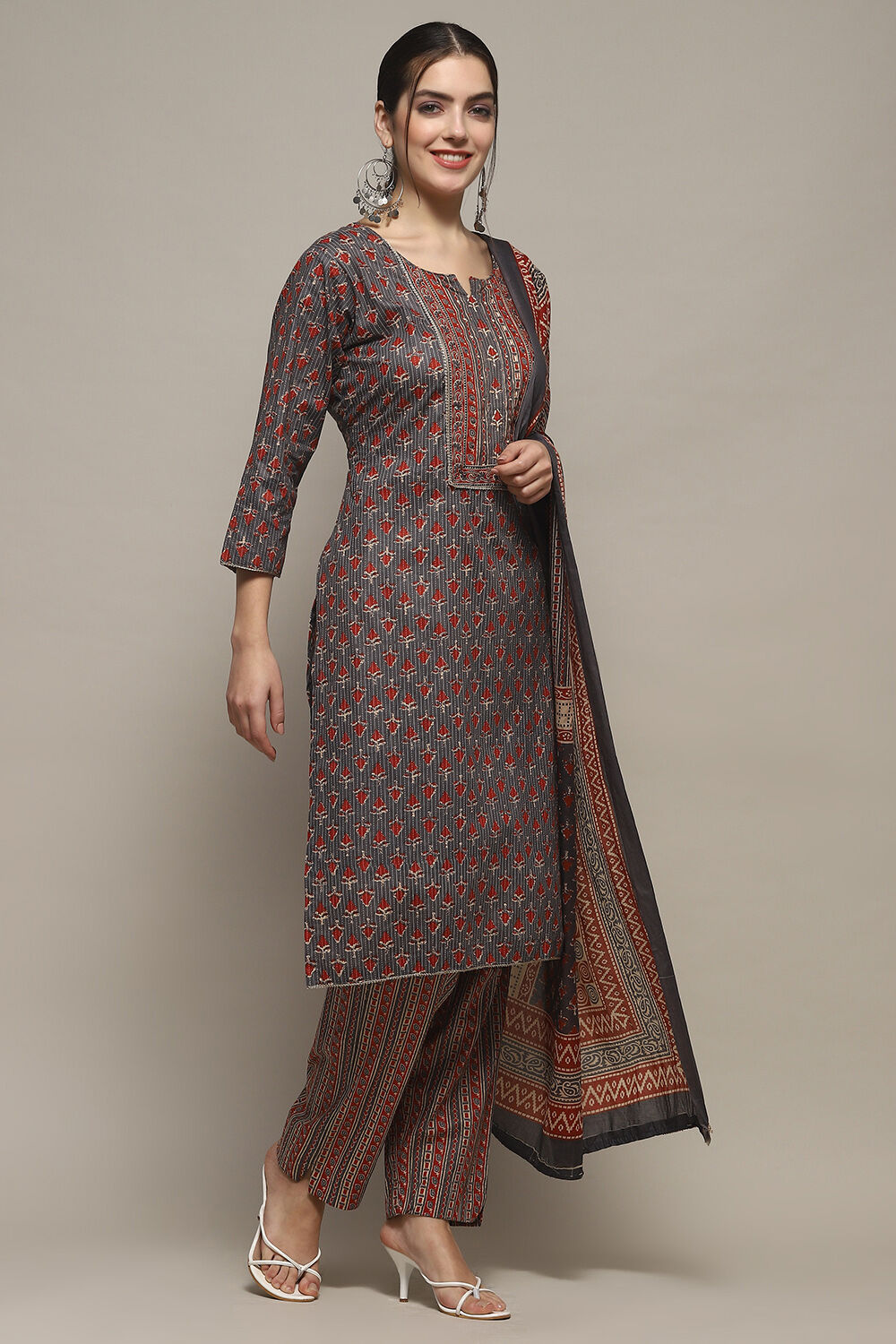 Green Cotton Unstitched Suit set image number 7