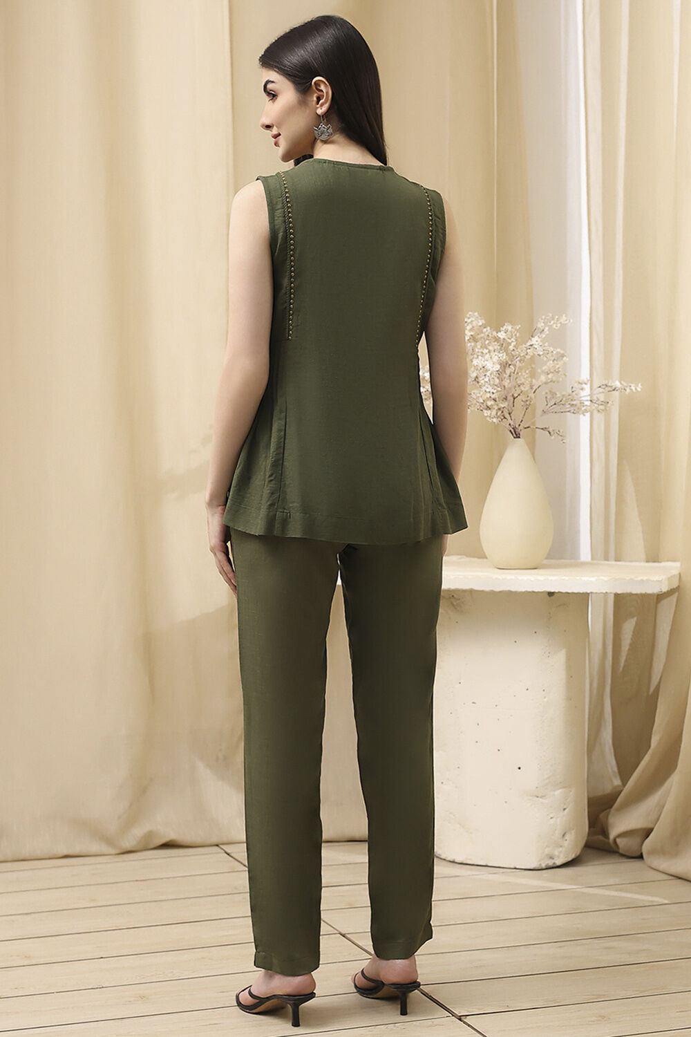 Olive Green Solid Straight Co-ord Set image number 3