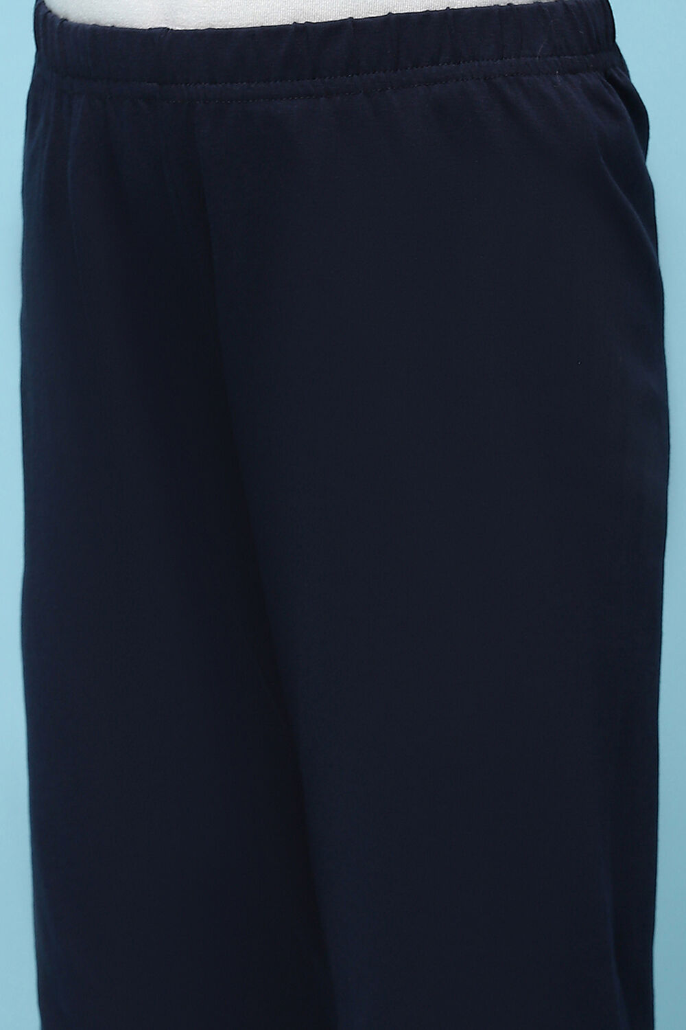 Navy Blue Cotton Lycra Regular Fit Capri image number 1
