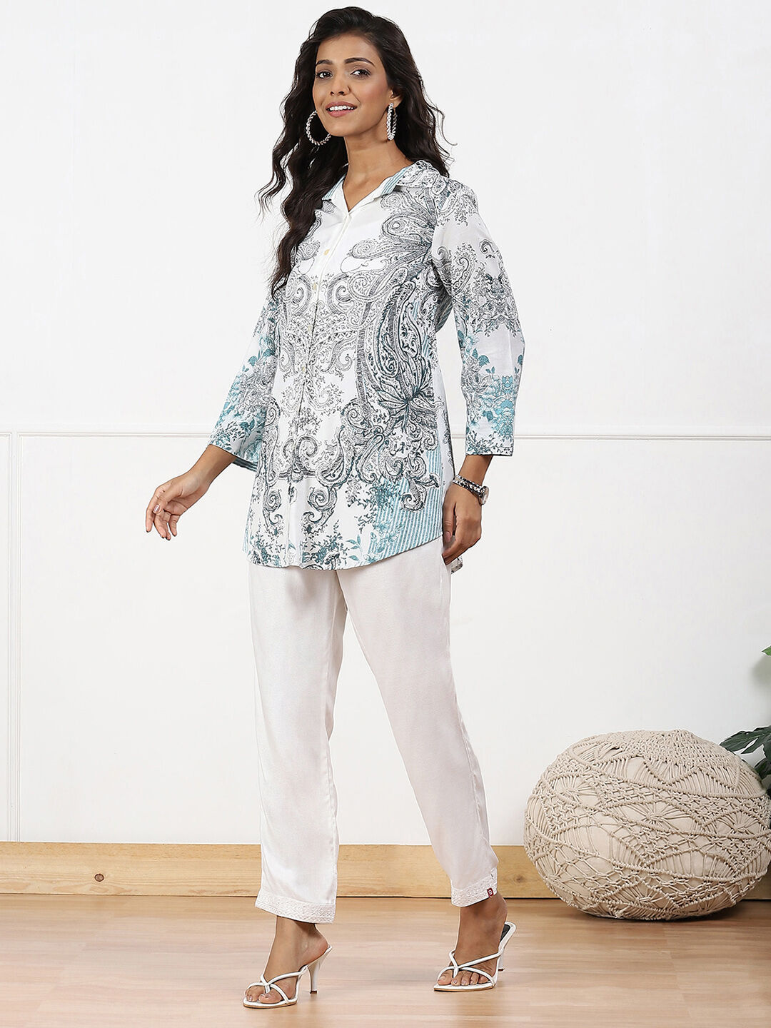 Maroon Viscose Slim Solid Pants image number 0