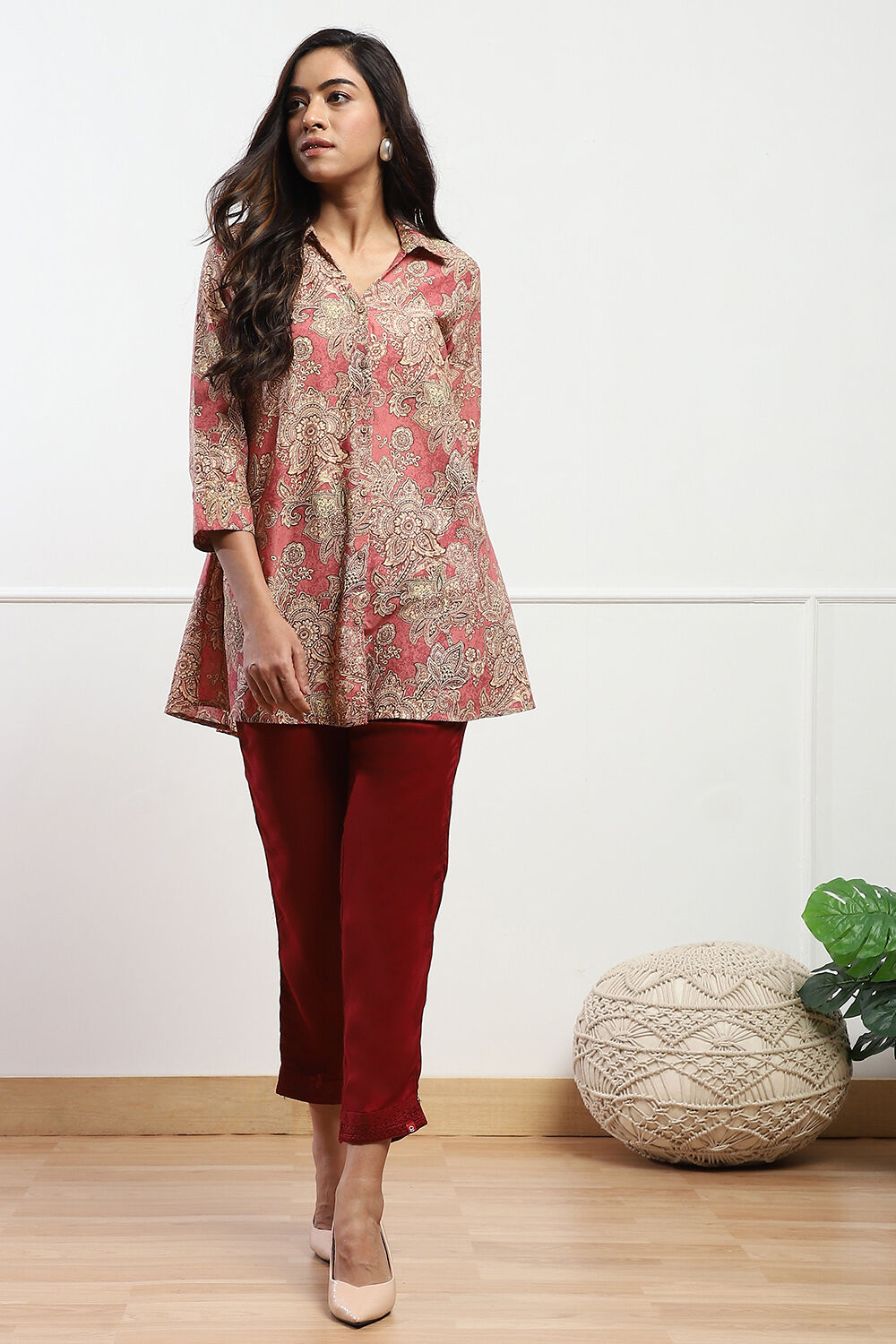 Maroon Viscose Slim Solid Pants image number 0