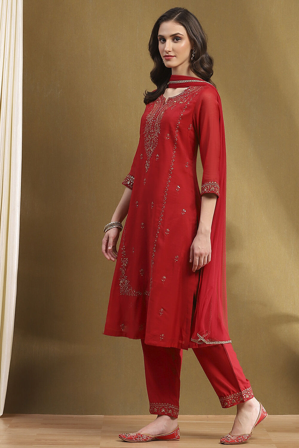 Red Embroidered Festive Straight Suit Set image number 3