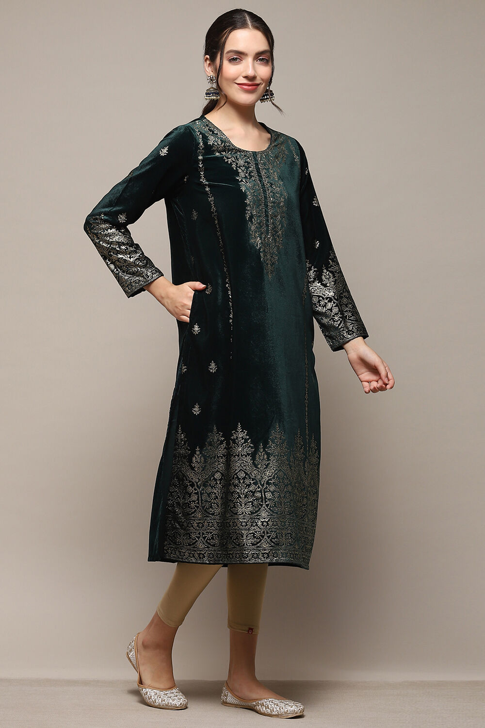 Maroon Poly Velvet Printed Straight Kurta image number 4