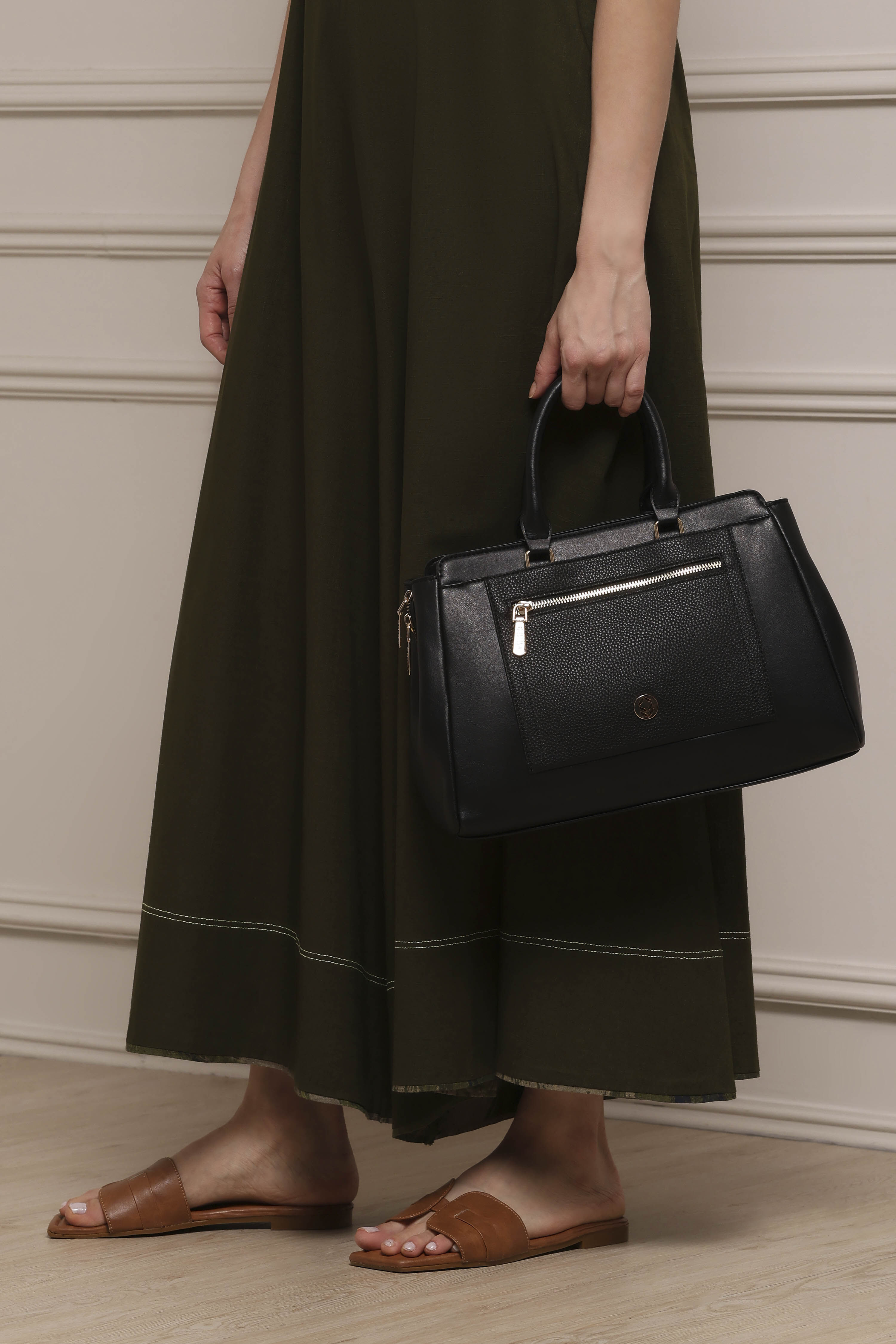 Black PU Solid Structured Handheld Bag image number 7