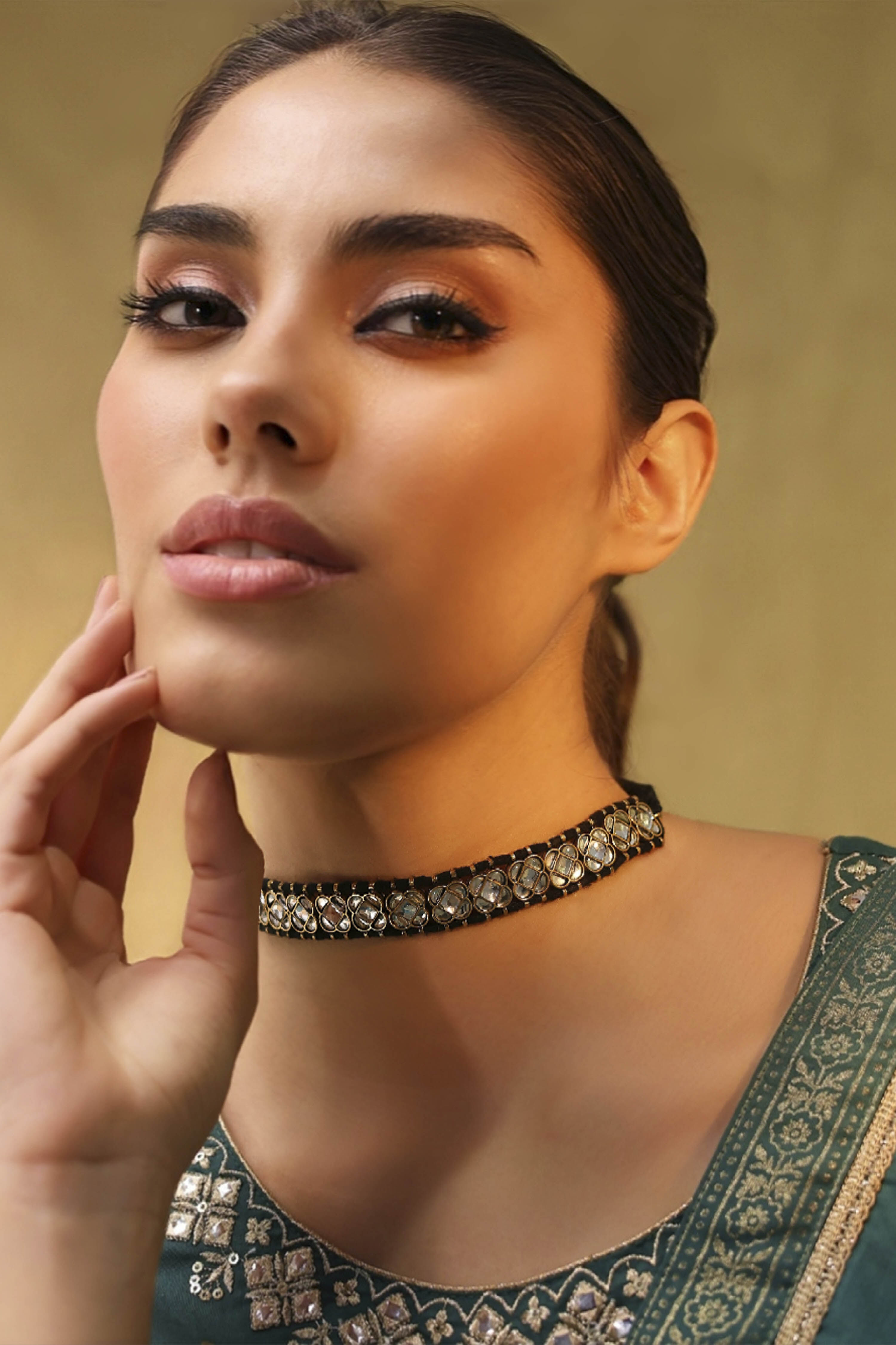 Gold Textured Necklace image number 3