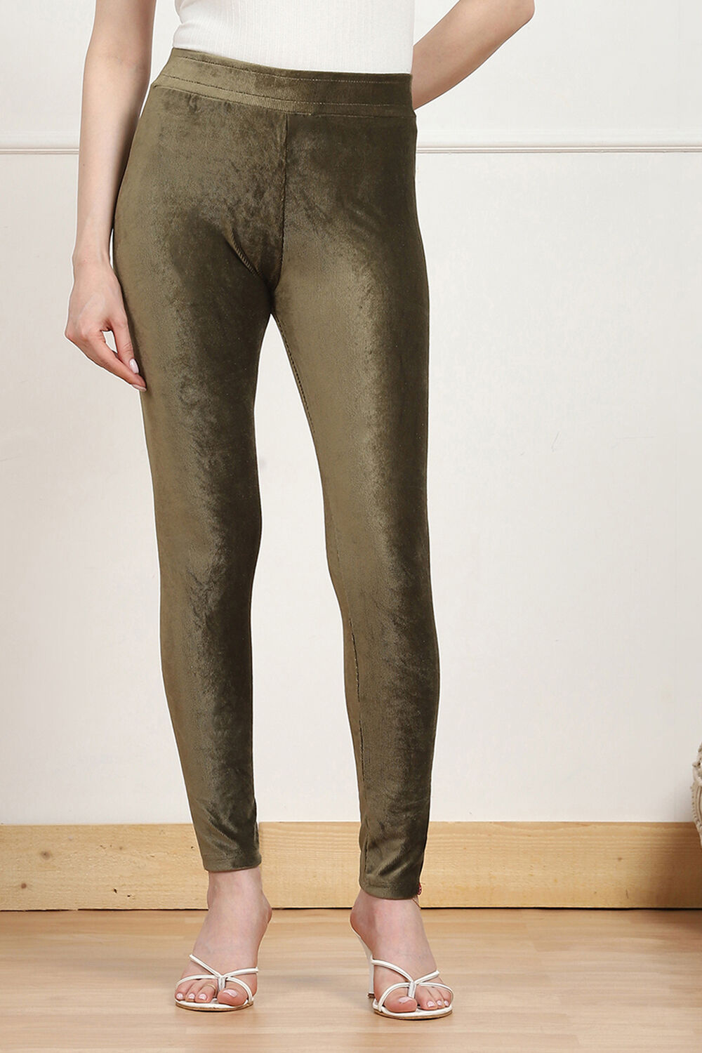 Burgundy Cotton Solid Jeggings image number 4