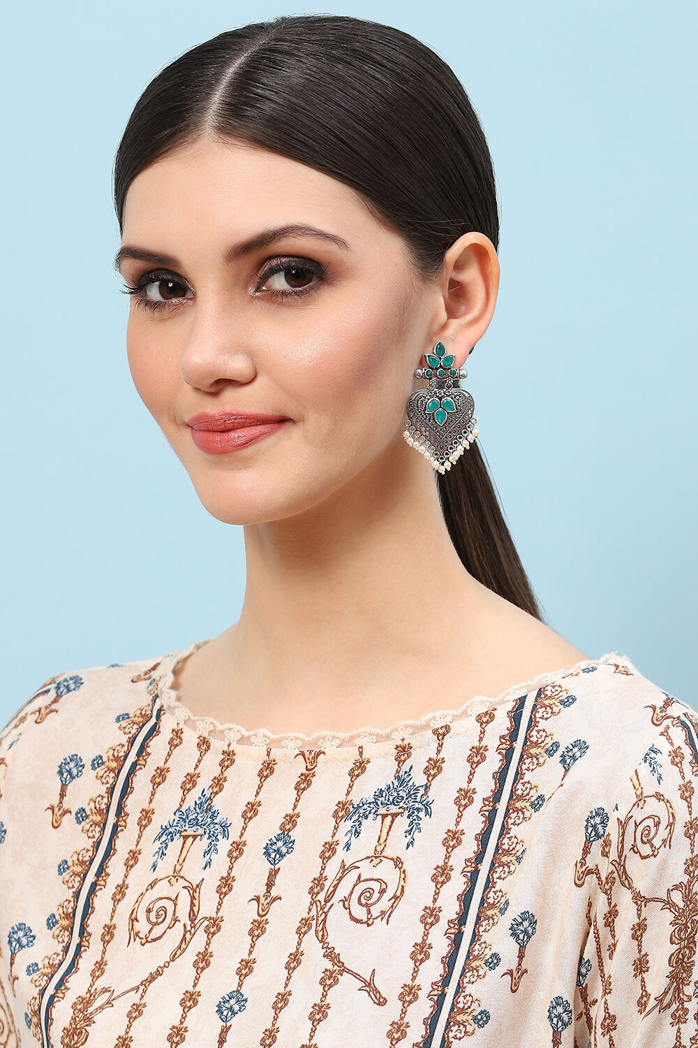 Oxidised Green Earrings image number 3