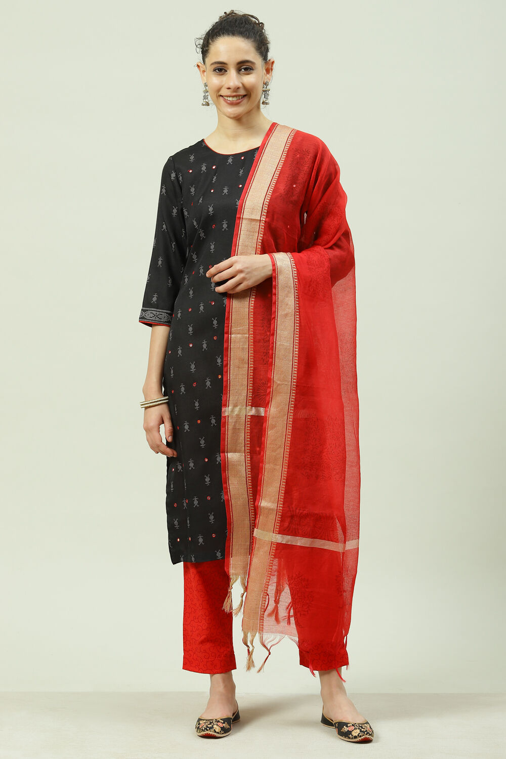 Black Cotton Screen Print Unstitched Suit Set image number 4