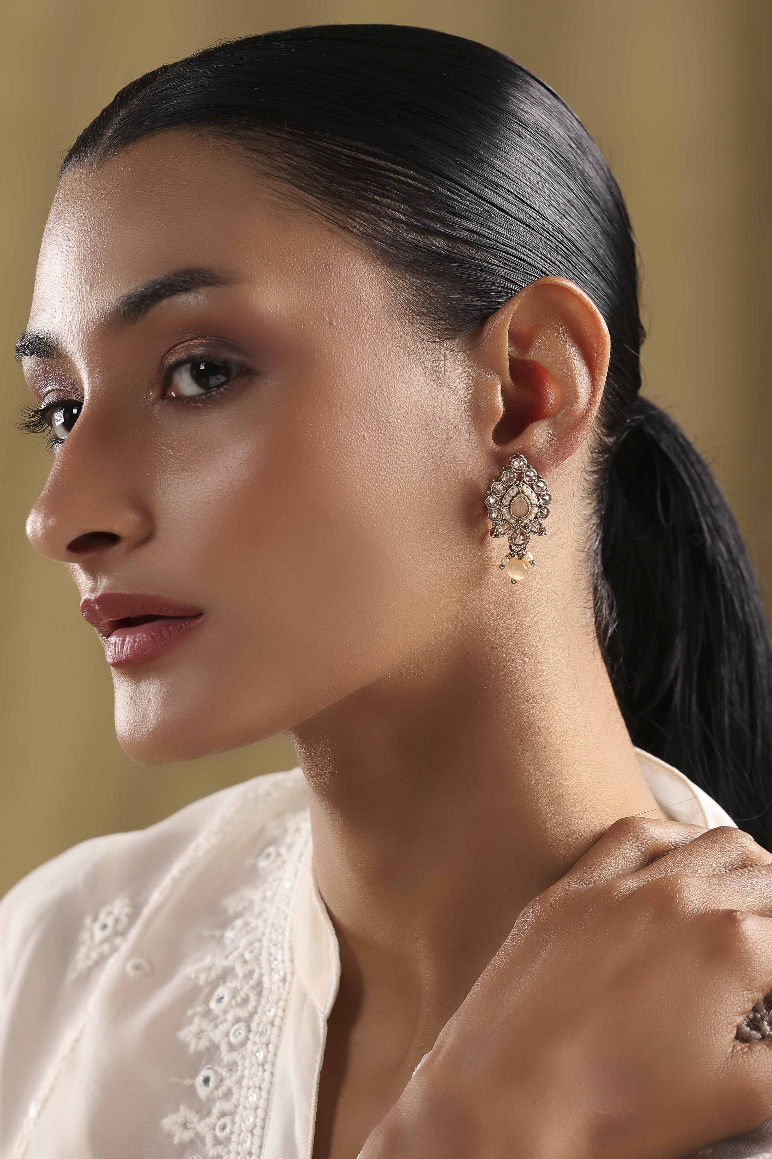 Peach Pearl Earrings image number 3