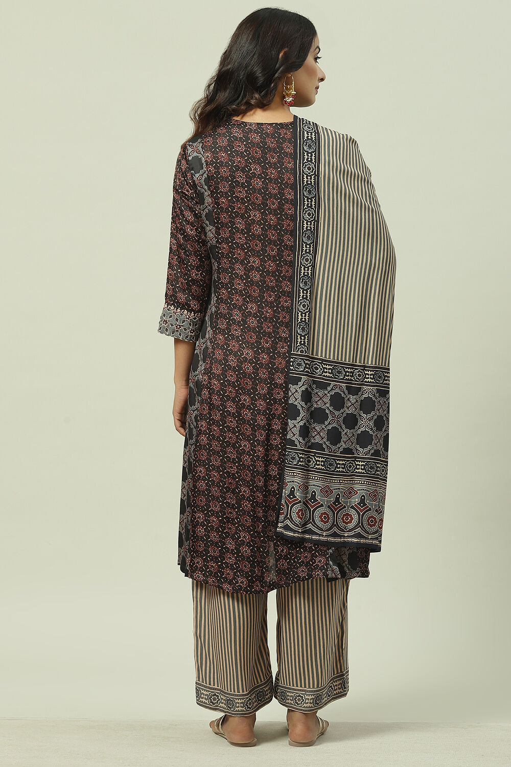 Maroon and Green Viscose Flared Kurta Palazzo Suit Set image number 4