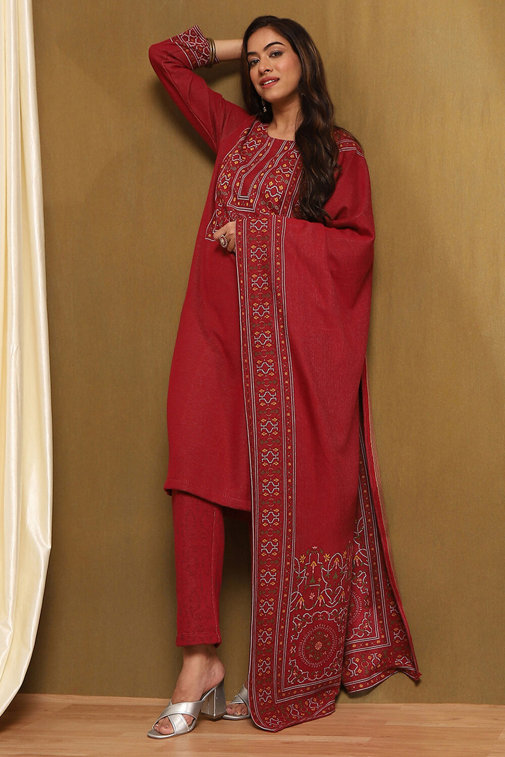 Red Jacquard Straight Set image number 0