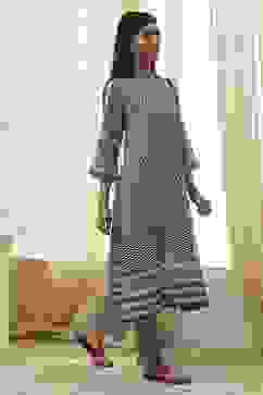 Black and Beige Printed Straight Kurta Set image number 6