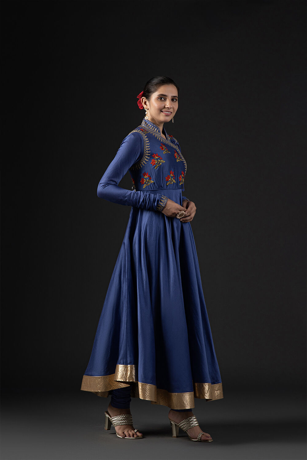 Blue Cotton Silk Embroidered Suit Set image number 6