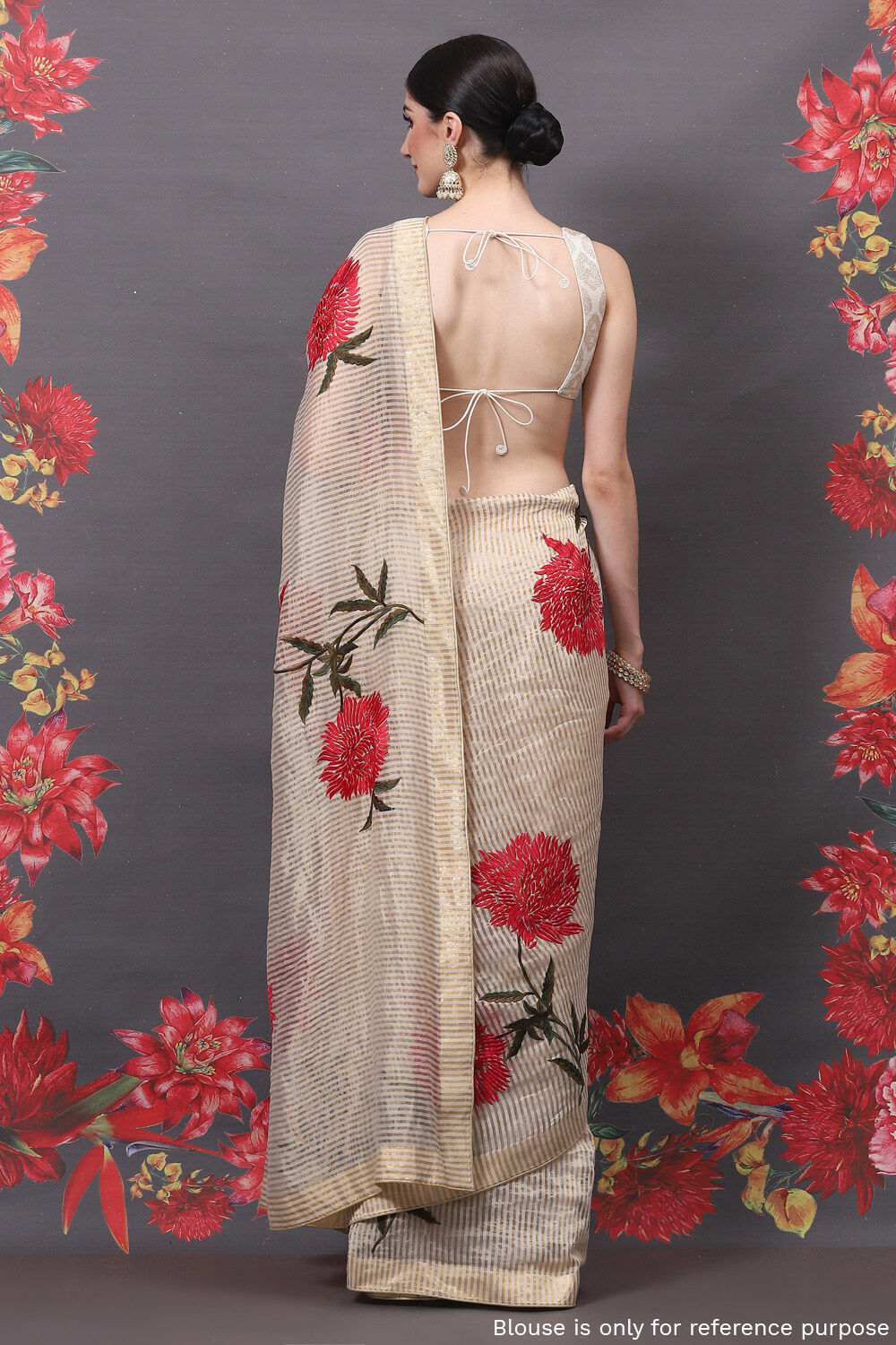 Off White Silk Blend Embroidered Saree image number 3