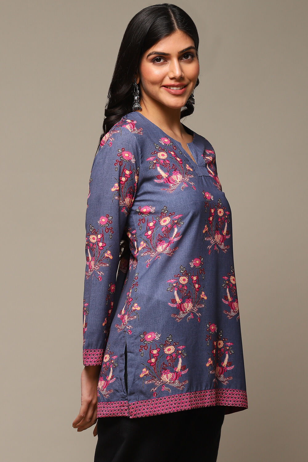 Green Cotton Blend Printed Kurti image number 3