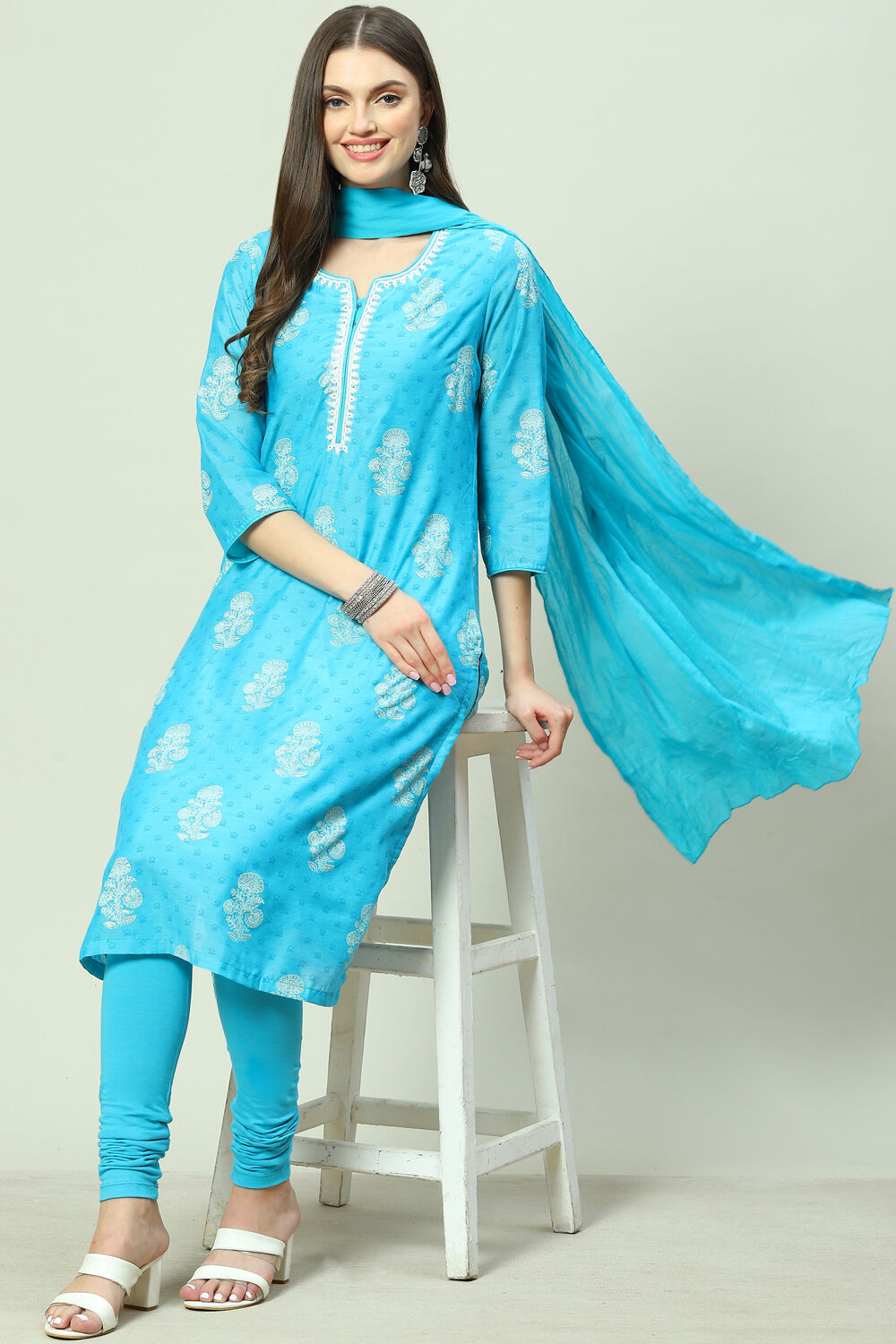 Blue Straight Kurta Churidar Suit Set image number 6