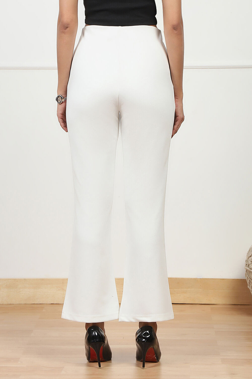 Beige Solid Stretchable Relaxed Fit Pants image number 5