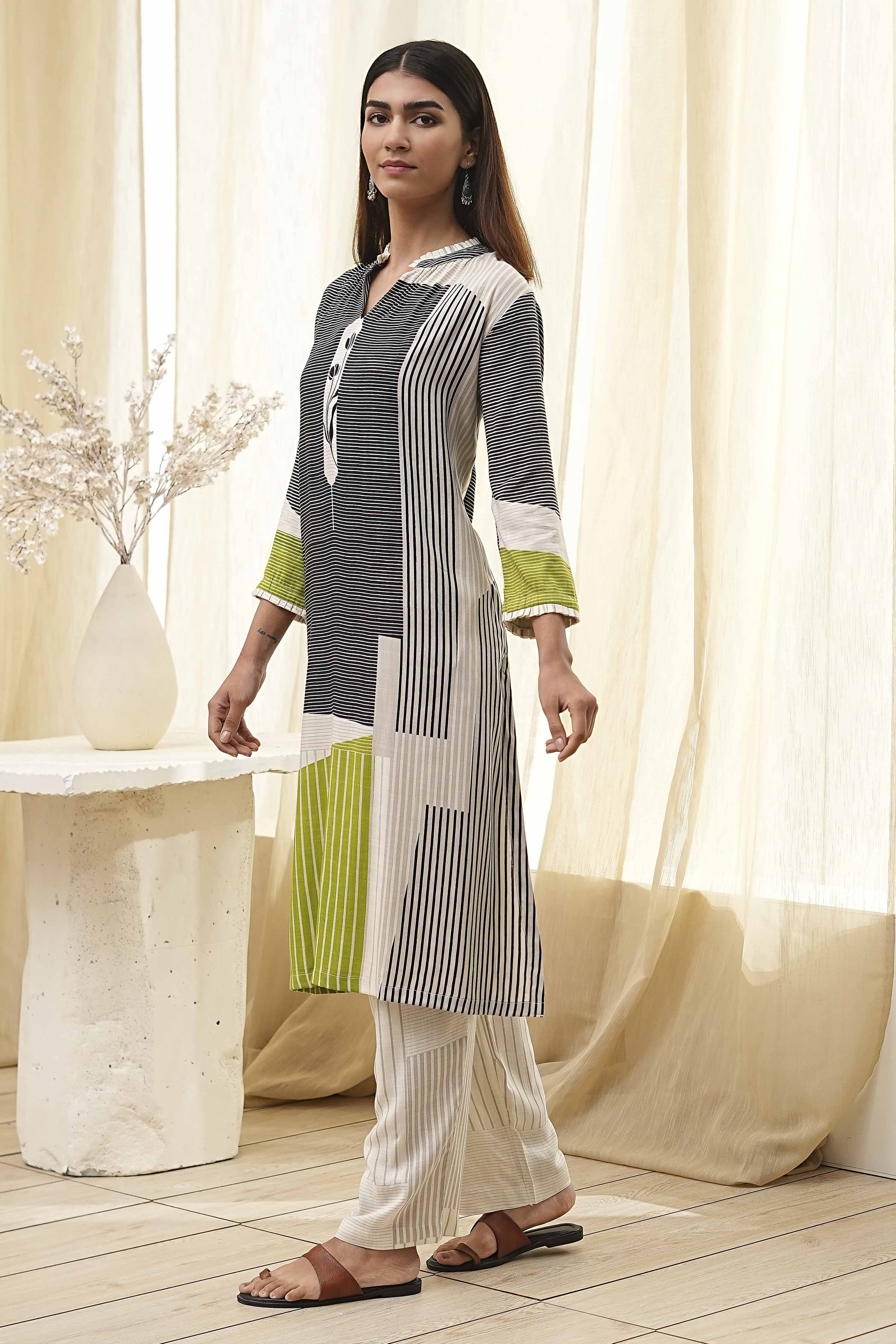 Black and Off-White Straight Printed Kurta Set image number 3