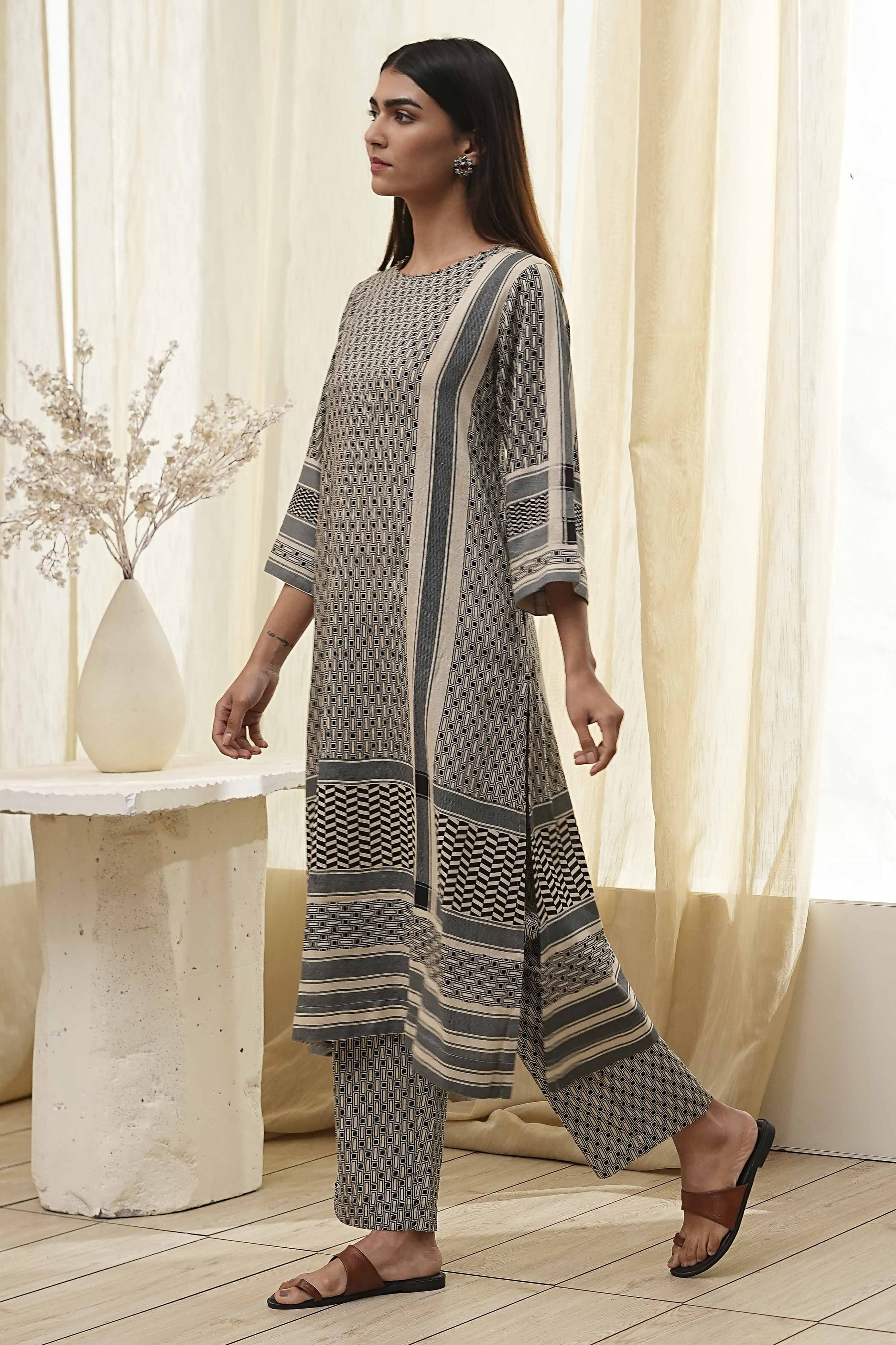 Black and Beige Printed Straight Kurta Set image number 3