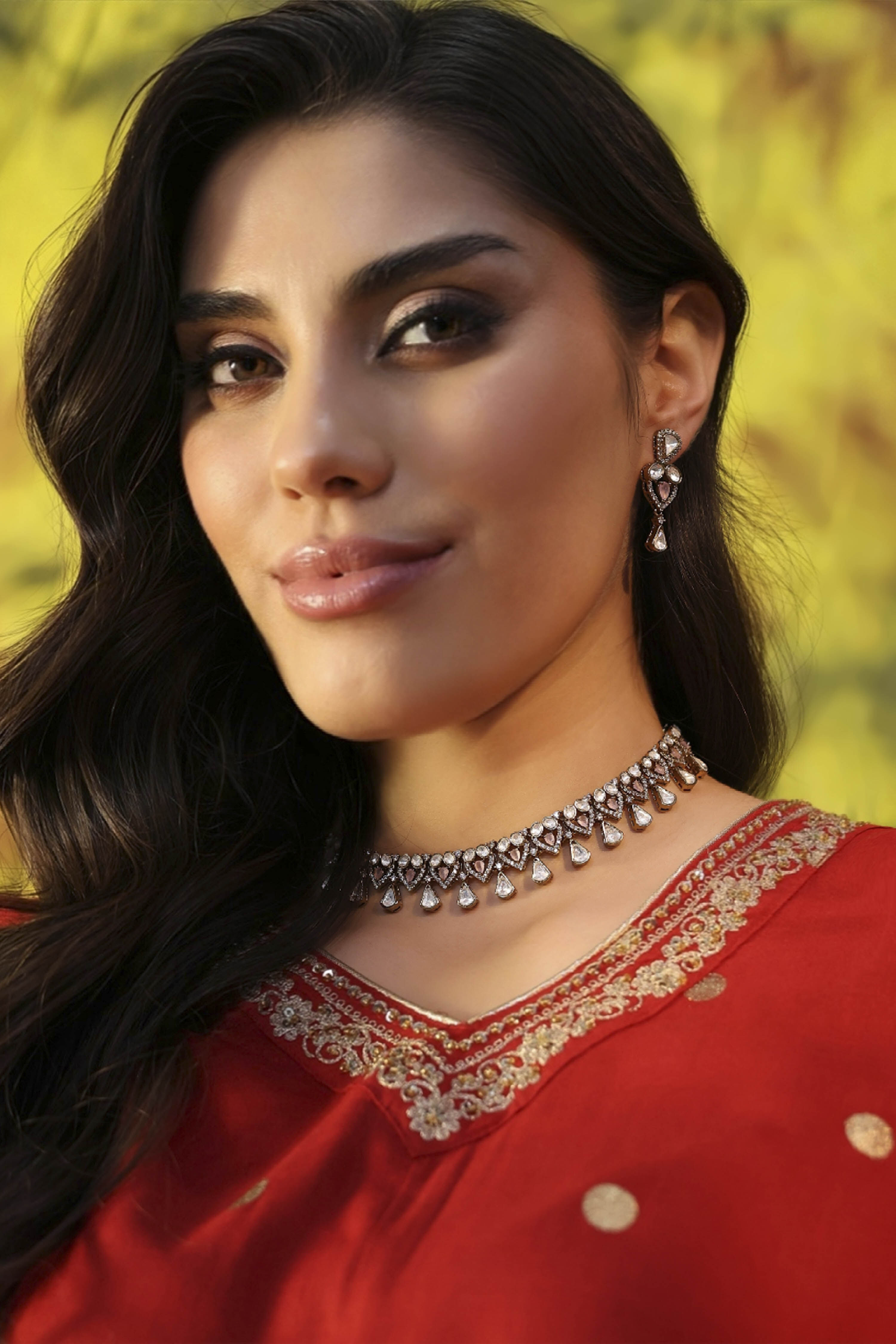 Light Pink Stone Embellished Necklace Set image number 3