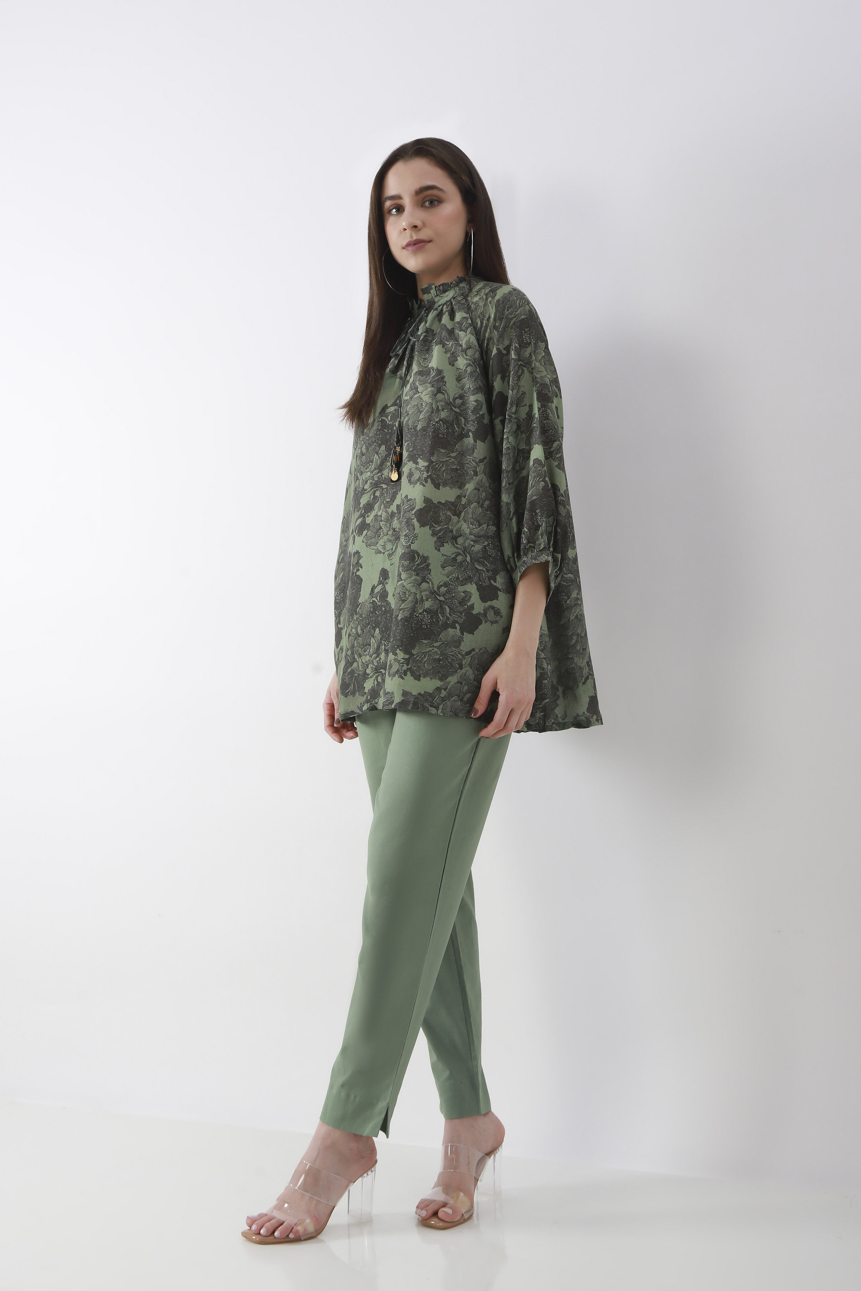 Bottle Green Cotton Solid Fitted Pants image number 0