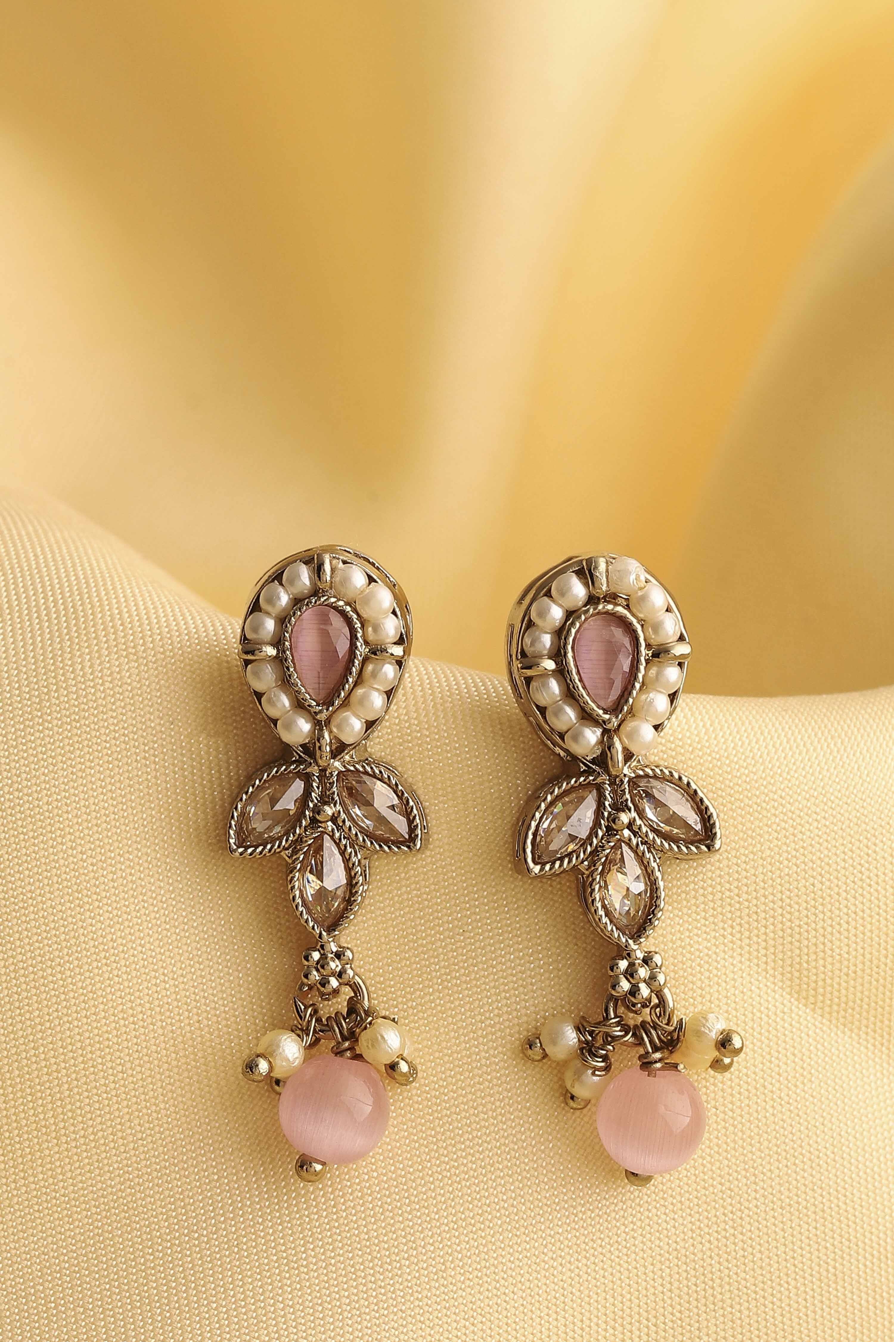 Light Pink Pearl Earrings image number 0