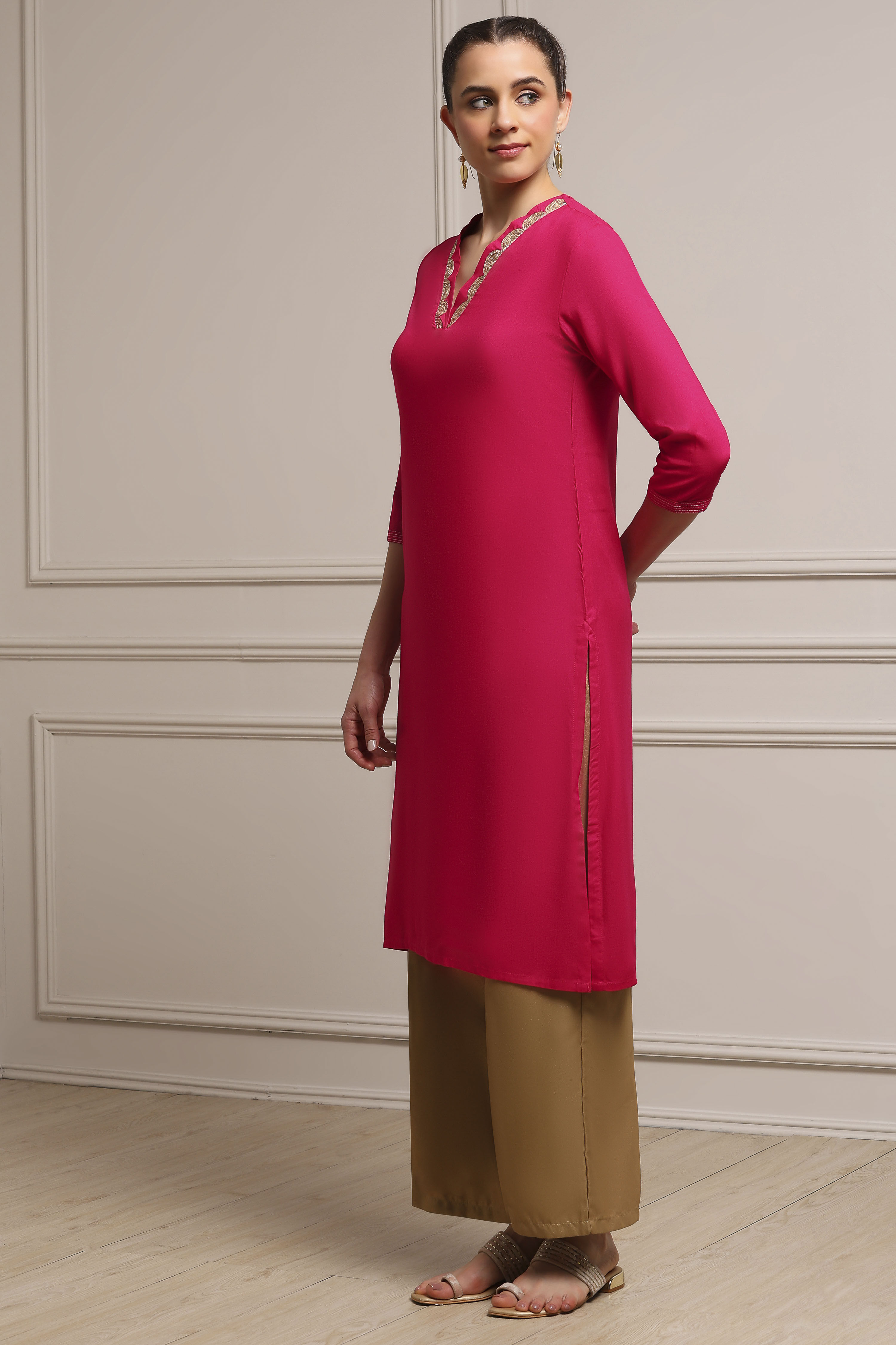 Fuchsia Solid Straight Kurta image number 2