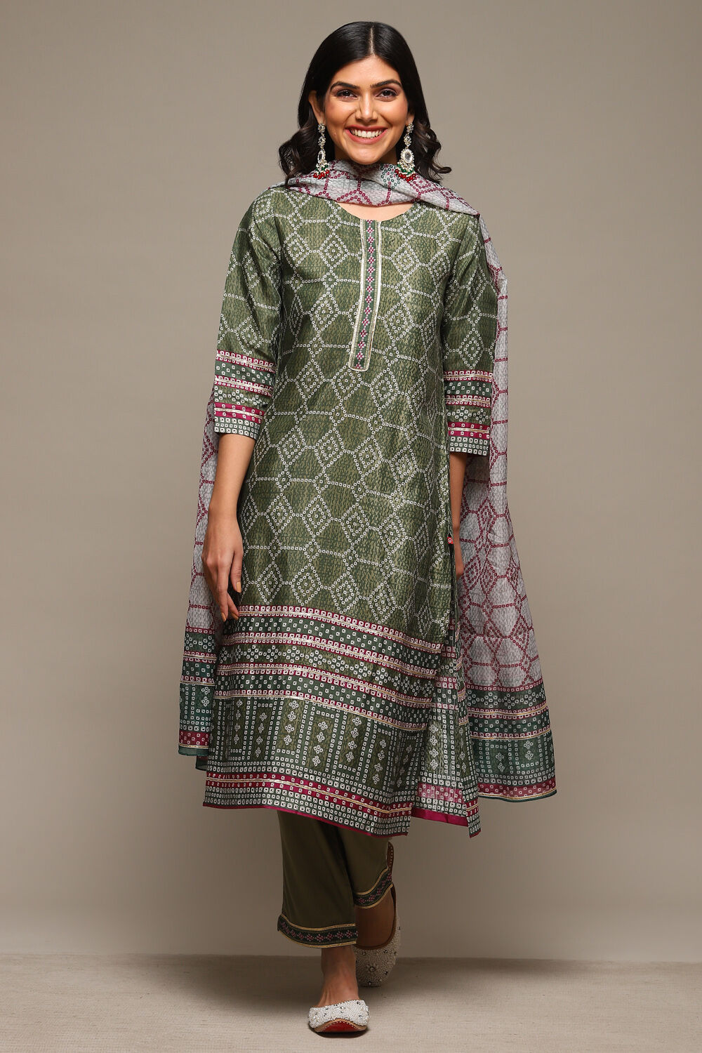Earthy Green Viscose Straight Kurta Pants Suit Set image number 7