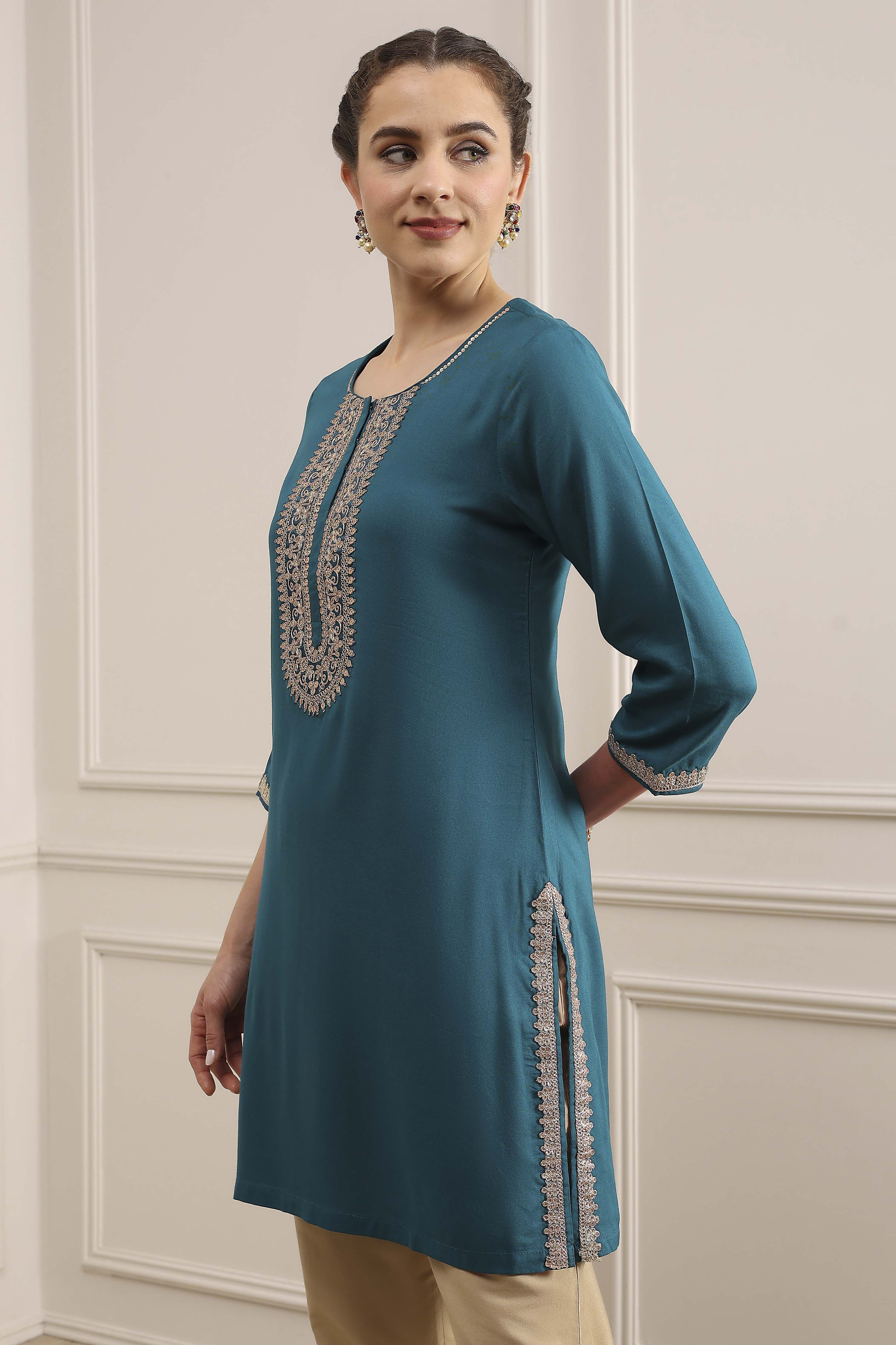 Blue Solid Straight Short Kurta image number 2