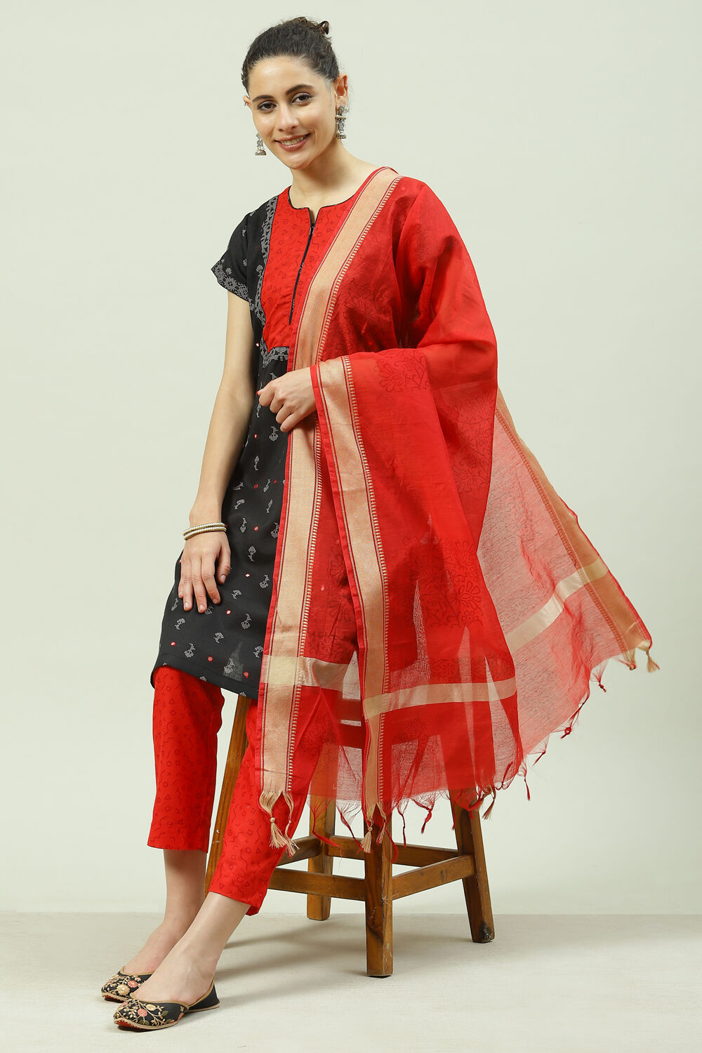 Black Cotton Screen Print Unstitched Suit Set image number 0